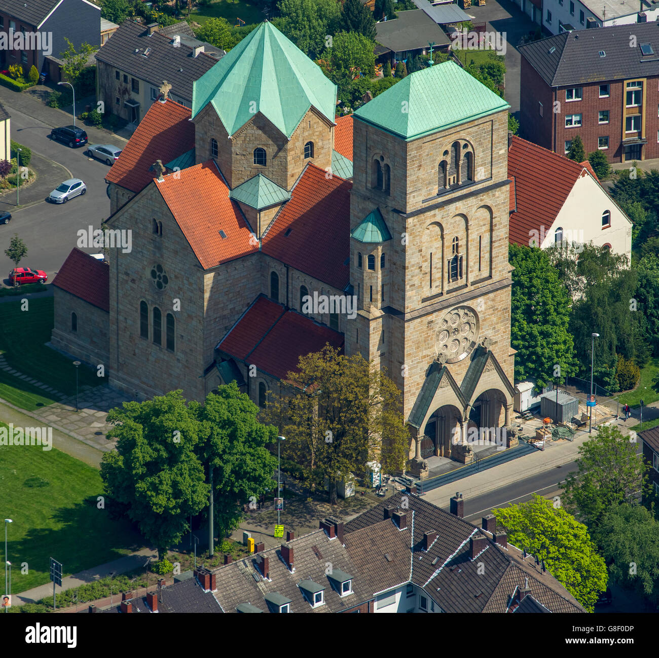 Luftbild, katholische Kirche St.Joseph Kirche Löwe, Löwen-Statuen, Herne Wanne-Eickel, Herne, Ruhrgebiet, Nordrhein-Westfalen, Stockfoto