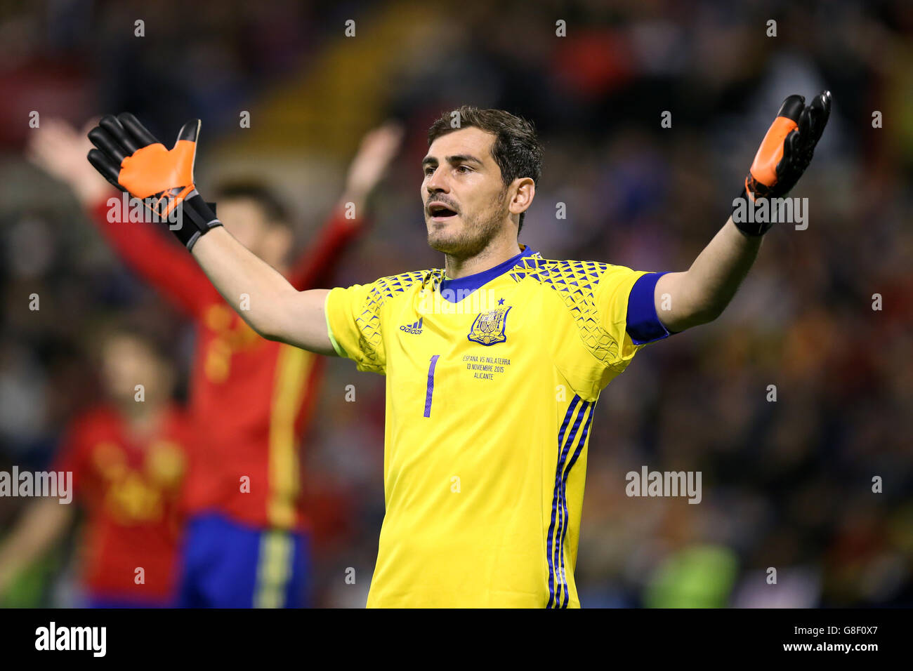 Der spanische Torhüter Iker Casillas reagiert bei einem internationalen Freundschaftstier im Rico Perez Stadium, Alicante. Stockfoto