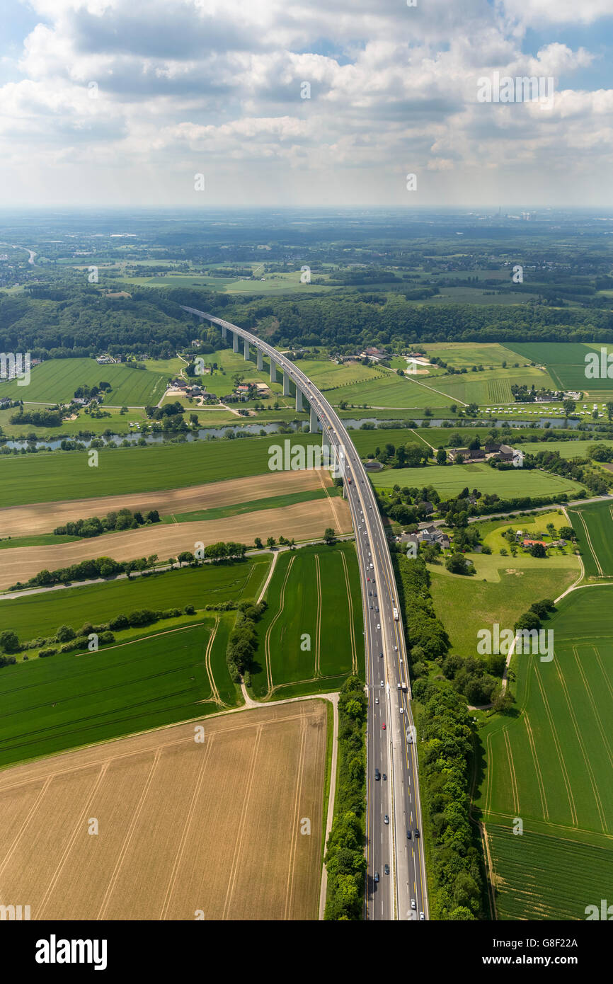 Luftaufnahme, Ruhr-Tal-Brücke an die Stadt Grenzen zwischen Mülheim und Essen, Ruhr-Brücke, Autobahn A52, Ruhr, Ruhrgebiet, Stockfoto