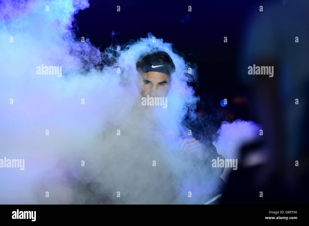 Der Schweizer Roger Federer kommt zum Finale der ATP World Tour Finals in der O2 Arena, London. DRÜCKEN SIE ASSOCIATION Photo. Bilddatum: Sonntag, 22. November 2015. Siehe PA Geschichte TENNIS London. Bildnachweis sollte lauten: Adam Davy/PA Wire. EINSCHRÄNKUNGEN: , Keine kommerzielle Nutzung ohne vorherige Genehmigung, bitte kontaktieren Sie PA Images für weitere Informationen: Tel: +44 (0) 115 8447447. Stockfoto