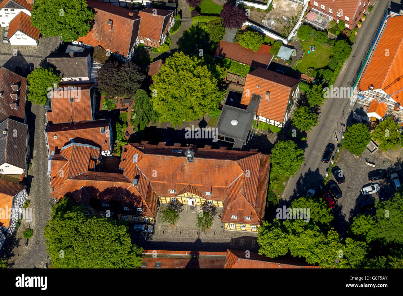 Luftaufnahme, Kunsthaus Rietberg, Art Garden, Glaswürfel, altes Progymnasium, Rietberg, Ostwestfalen, Nordrhein-Westfalen Stockfoto