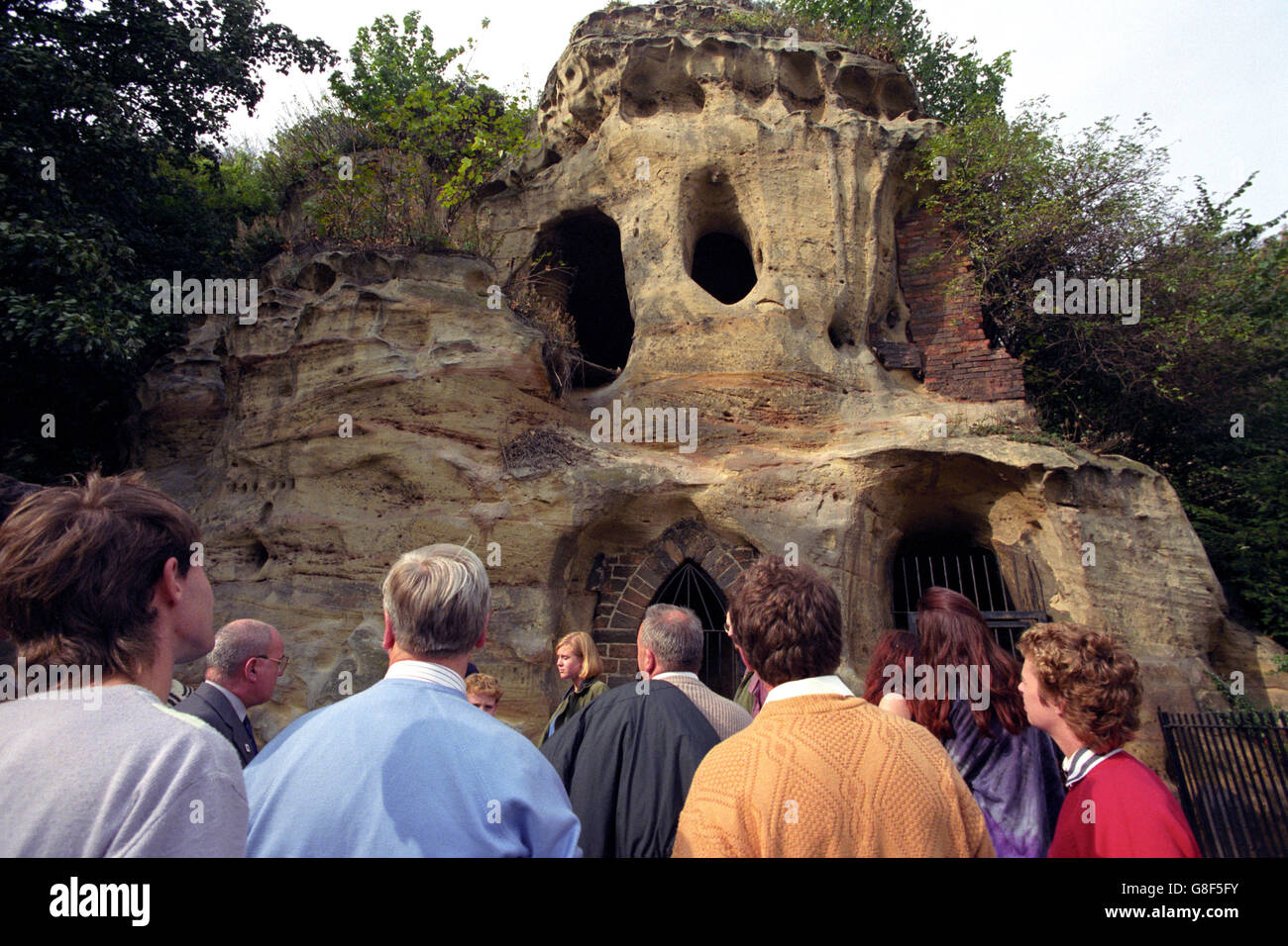 Das Äußere der Sandsteinhöhlen, die unter Nottingham verlaufen Burg Stockfoto