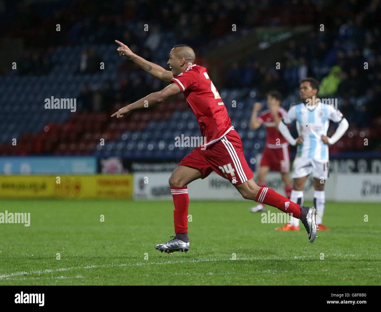 Huddersfield Town / Middlesbrough - Sky Bet Championship - John Smiths Stadium. Emilio Nsue von Middlesbrough feiert, nachdem er das zweite Tor des Spiels für seine Seite erzielt hat. Stockfoto