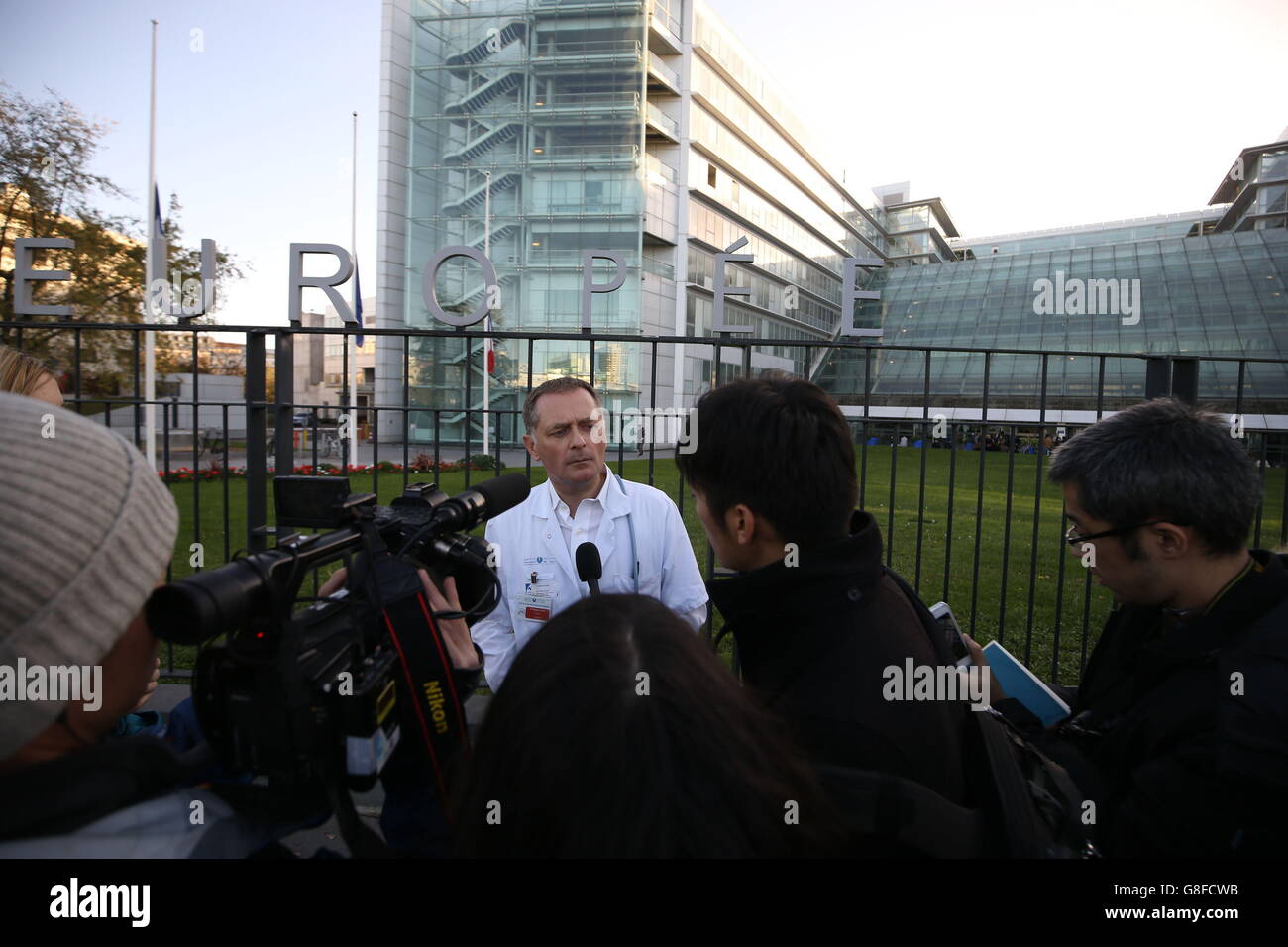 Angriff Des Pariser Terrors. Professor Philippe Juvin vor dem Hopital Europee Georges Centre in Paris. Stockfoto