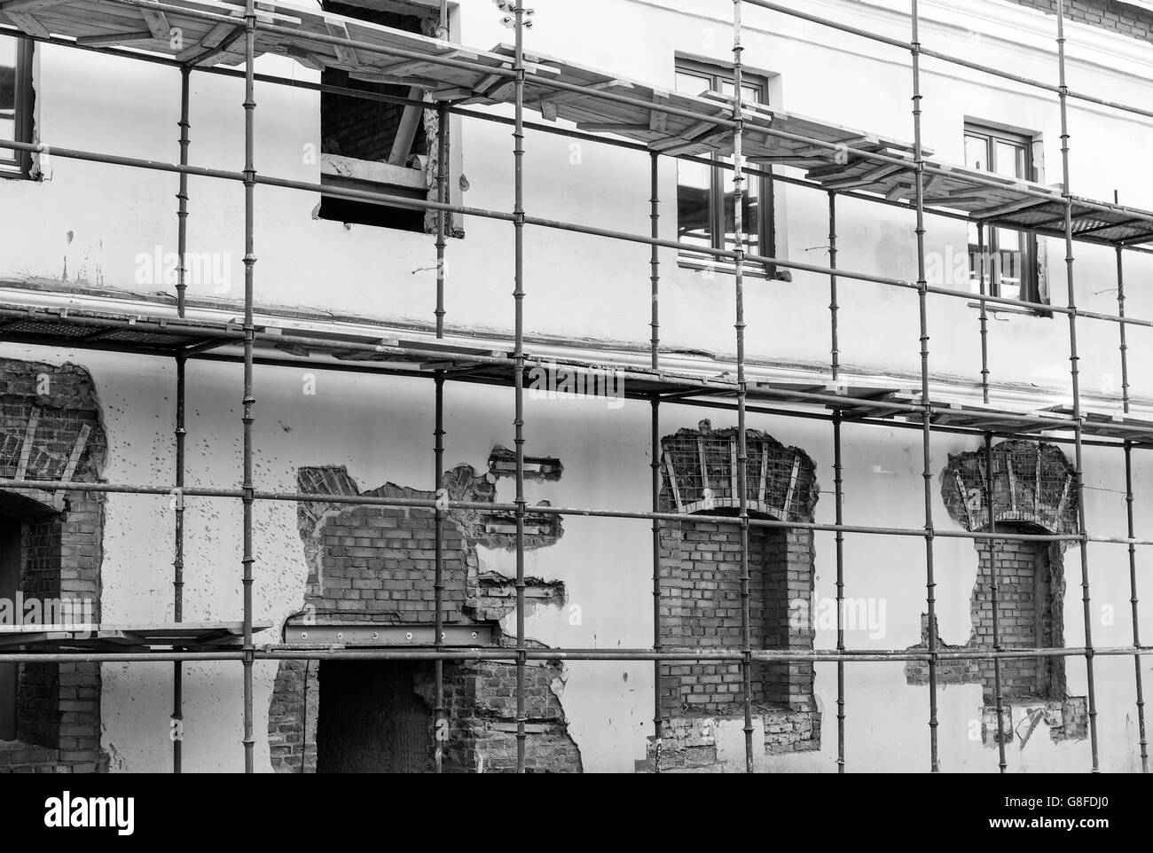 Gerüst rund um historische Gebäude während des Umbaus Stockfoto