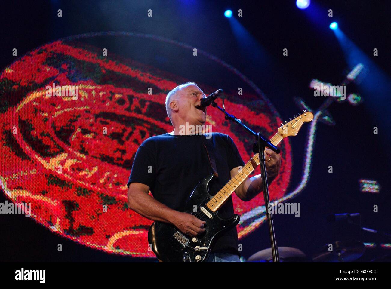 Live-8-Konzert - Hyde Park. Dave Gilmour von Pink Floyd tritt auf der Bühne auf. Stockfoto