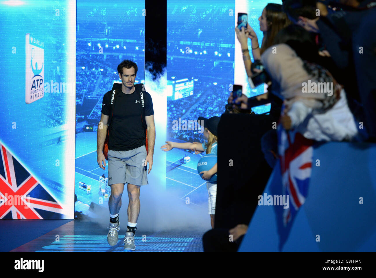 Andy Murray geht am sechsten Tag des ATP World Tour Finals in der O2 Arena in London zu seinem Spiel gegen Stanislas Wawrinka. DRÜCKEN SIE „ASSOCIATION Photo“. Bilddatum: Freitag, 20. November 2015. Siehe PA Geschichte TENNIS London. Bildnachweis sollte lauten: Adam Davy/PA Wire. Stockfoto