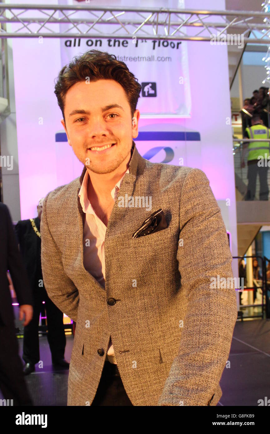Ray Quinn singt ein paar Tracks aus seinem aktuellen Album Swing, 2015 - der Ex-Brookie und Dancing On Ice Star begeistert die Massen Stockfoto