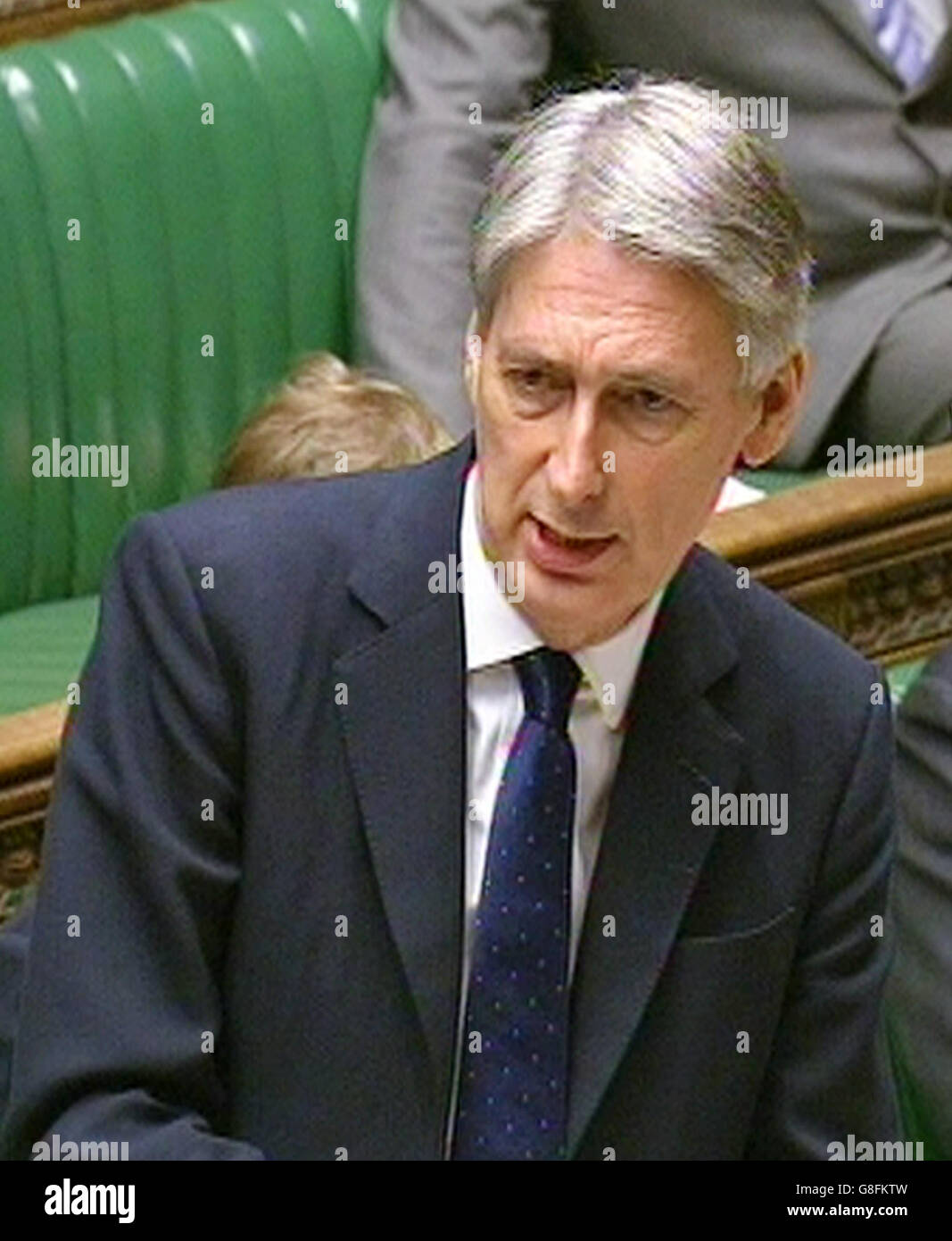 Außenminister Philip Hammond spricht im Londoner Unterhaus, als er von Abgeordneten zu syrischen Luftangriffen befragt wird. Stockfoto