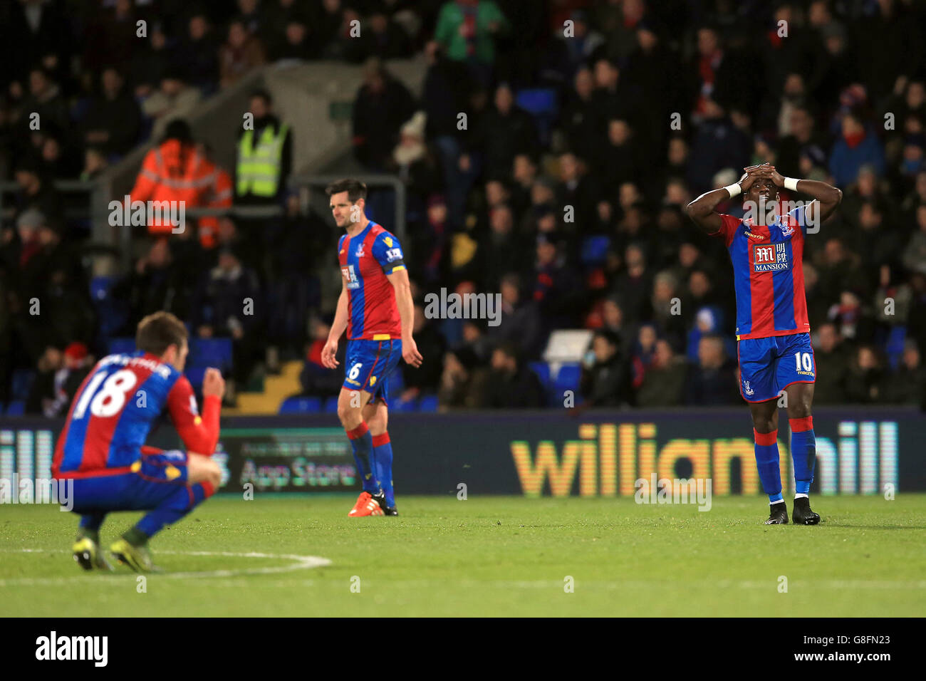 Crystal Palace gegen Sunderland - Barclays Premier League - Selhurst Park. L-R: James McArthur, Scott dann und Yannick Bolasie von Crystal Palace sind beim letzten Pfiff niedergeschlagen Stockfoto