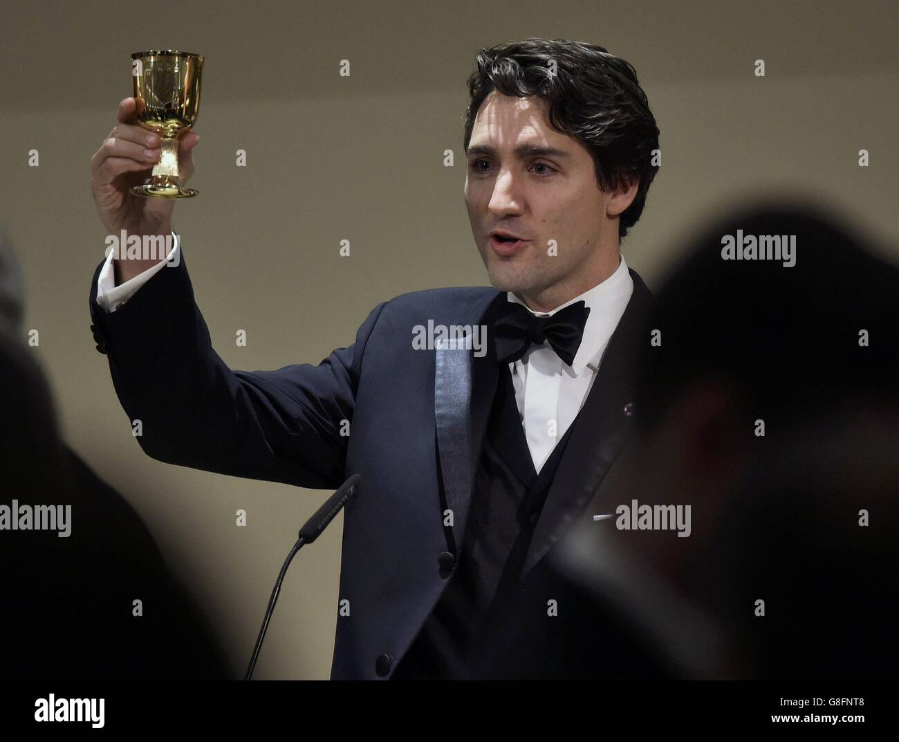 Der kanadische Premierminister Justin Trudeau krötet beim traditionellen CHOGM-Abendessen im Corinthia Palace Hotel in Attard, Malta. Stockfoto