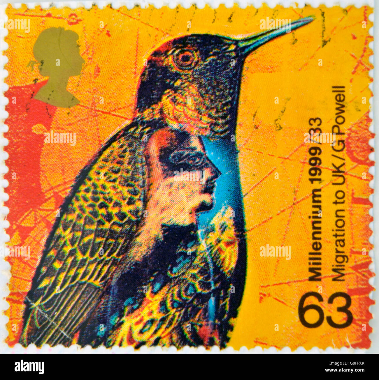 UNITED KINGDOM - CIRCA 1999: Eine Briefmarke gedruckt in Großbritannien zeigt eine künstlerische Darstellung eines Vogels und Migration nach Großbritannien, comm Stockfoto
