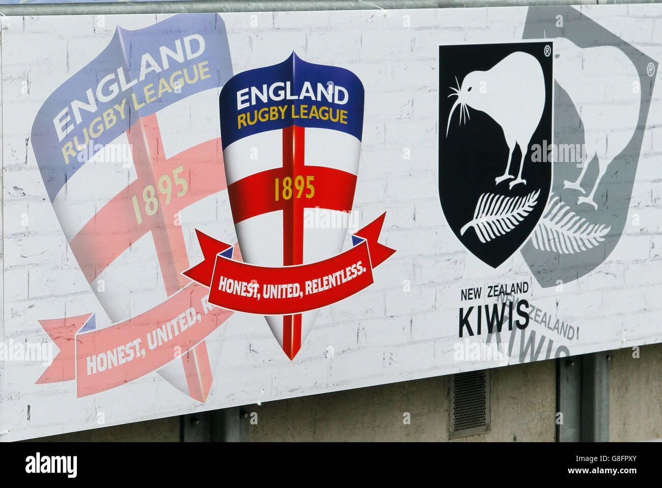 Schilder von England gegen Neuseeland vor dem Spiel der Internationalen Testserie im DW Stadium, Wigan. DRÜCKEN SIE ZUORDNUNG. Bilddatum: Samstag, 14. November 2015. Siehe PA Story RUGBYL England. Bildnachweis sollte lauten: Richard Sellers/PA Wire. RESRICTIONS: . Keine kommerzielle Nutzung. Keine falsche kommerzielle Verbindung. Keine Videoemulation. Keine Bildbearbeitung. Stockfoto