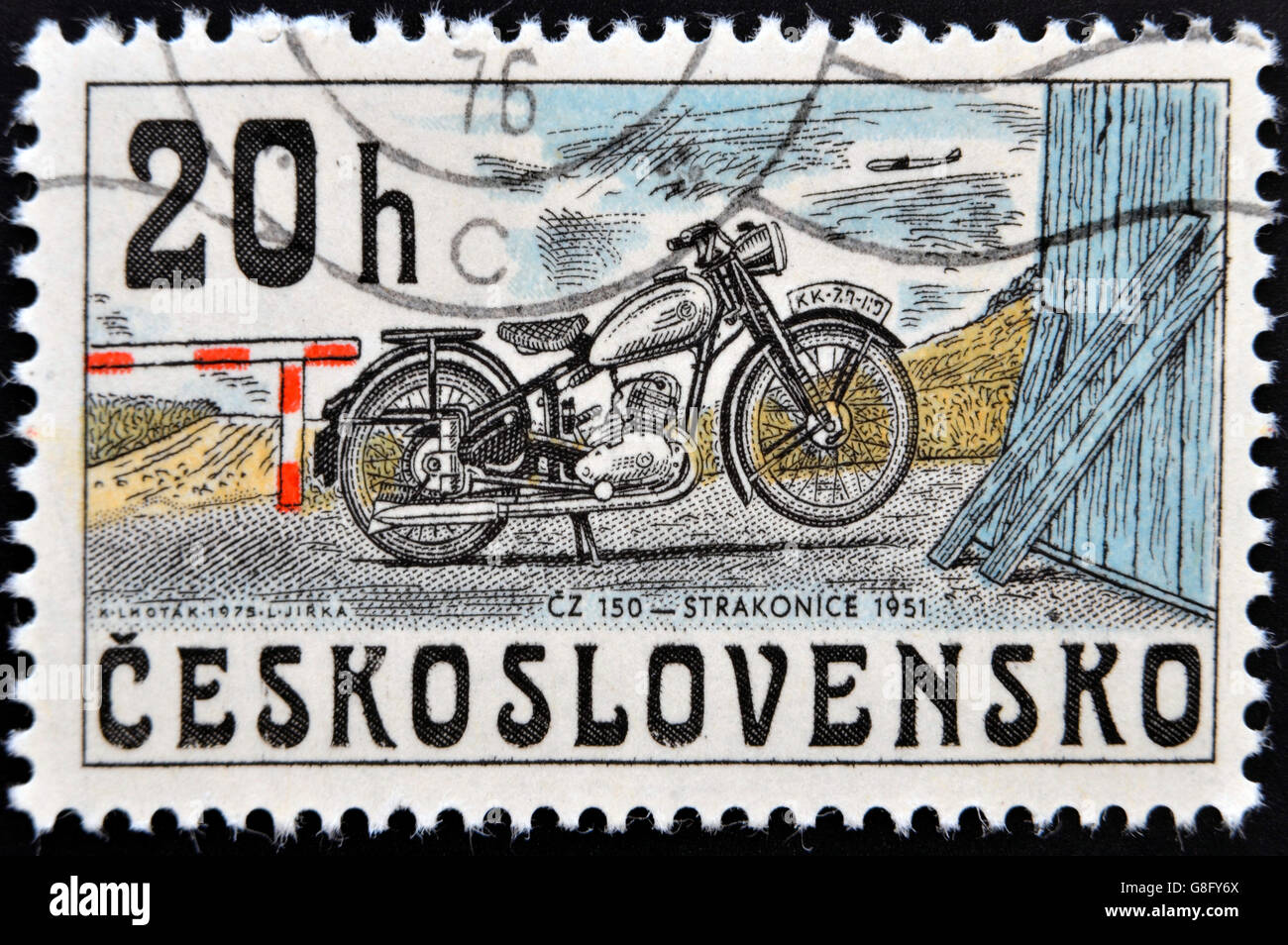Tschechoslowakei - ca. 1975: Eine Briefmarke gedruckt in Tschechoslowakei zeigt Oldtimer Motorrad CZ 150, ca. 1975. Stockfoto