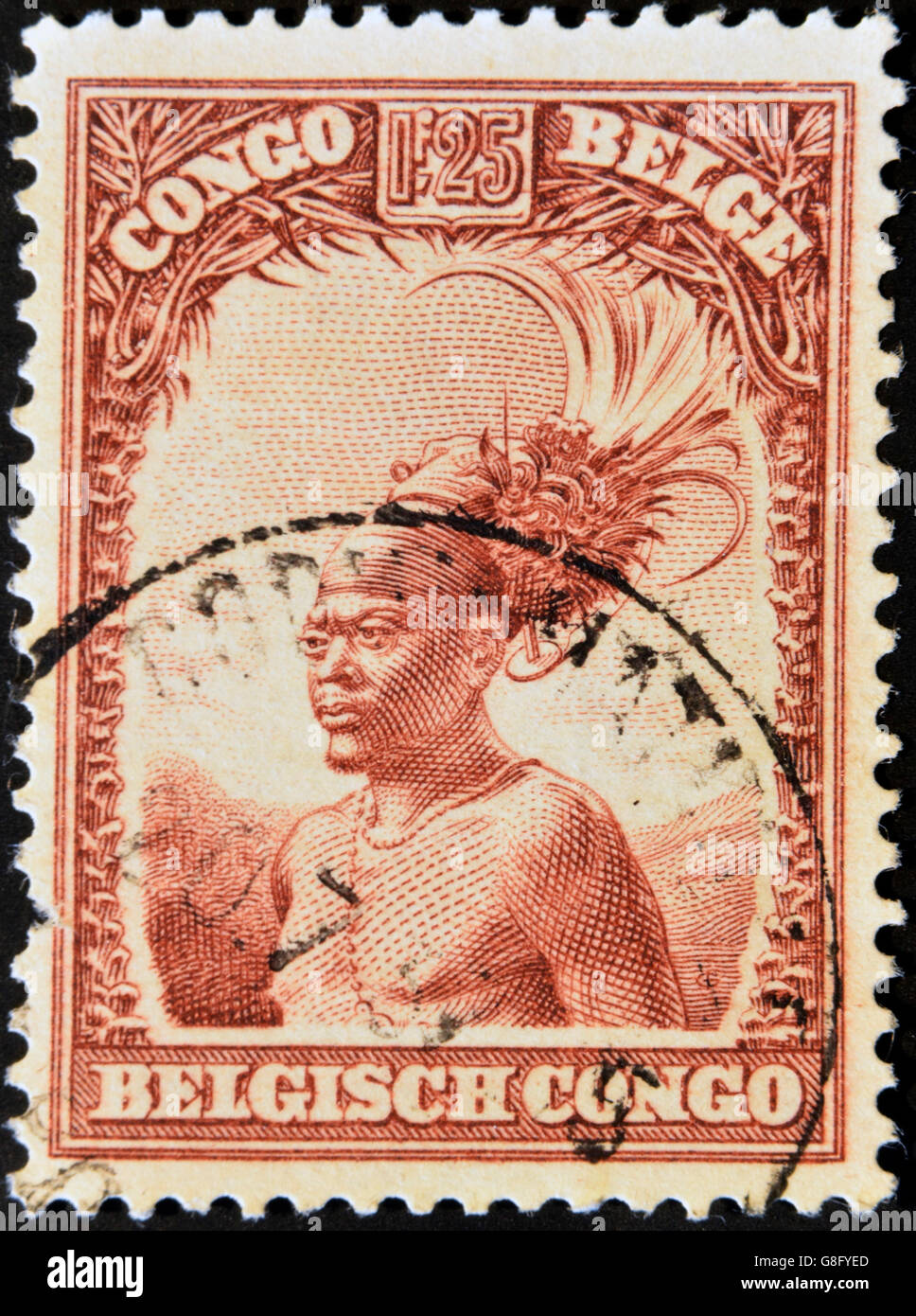 Belgisch-Kongo - ca. 1942: Eine Briefmarke gedruckt in Belgisch-Kongo zeigt Kopf von einem einheimischen Männer, ca. 1942 Stockfoto