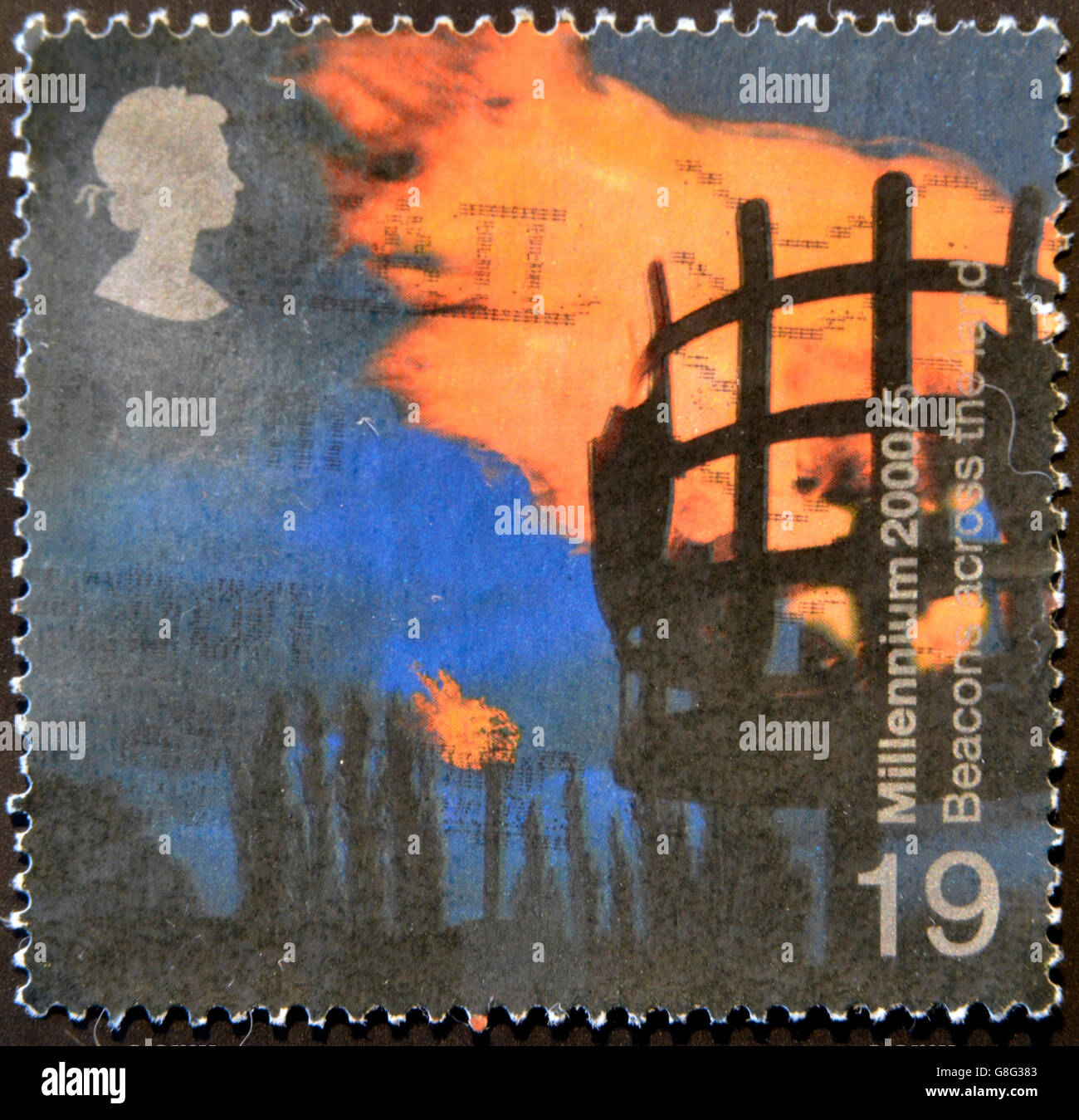 Vereinigtes Königreich - CIRCA 2000: Eine Briefmarke gedruckt in Großbritannien zeigt The Millennium Beacon auf St. Nikolaus, Bradwell, circa 2000 Stockfoto
