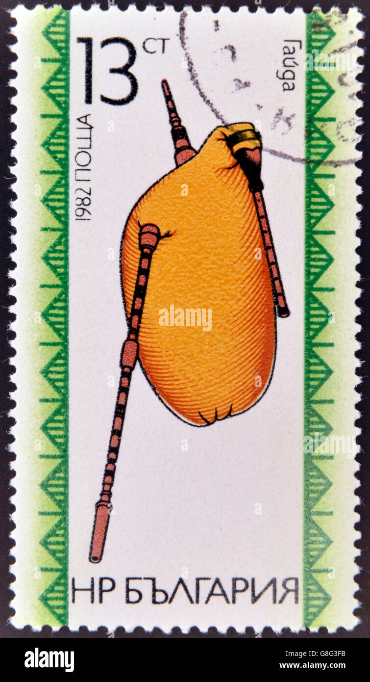 Bulgarien - CIRCA 1982: Eine Briefmarke gedruckt in Bulgarien, bulgarische Volksmusik Instrument zeigt einen Dudelsack, circa 1982 gewidmet Stockfoto