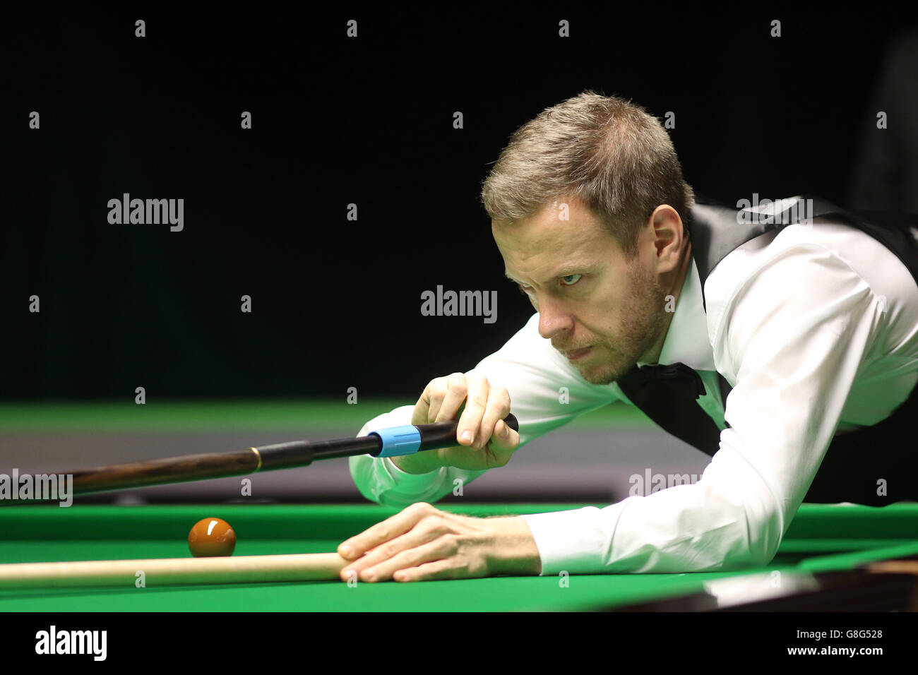 Robin Hull aus Finnland während des fünften Tages der 2015 Betway UK Snooker Championship beim York Barbican, York. DRÜCKEN SIE VERBANDSFOTO. Bilddatum: Sonntag, 29. November 2015. Siehe PA Story SNOOKER York. Das Foto sollte lauten: Richard Sellers/PA Wire. Stockfoto