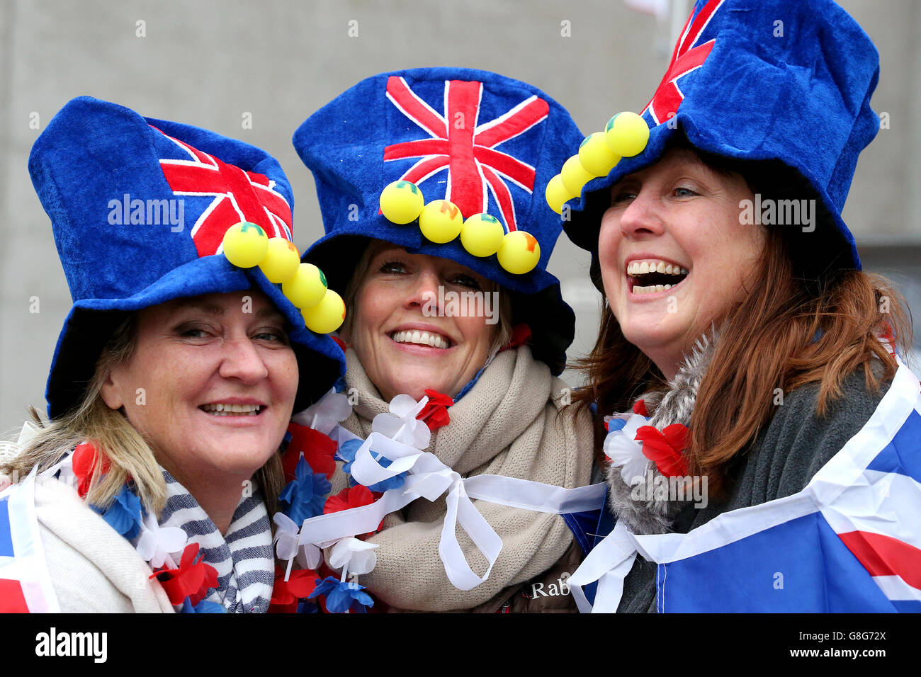 Fans Großbritanniens zeigen ihre Unterstützung am ersten Tag des Davis Cup Finales im Flanders Expo Center in Gent. Stockfoto