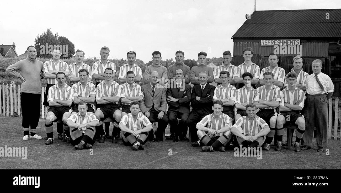 Brentford Teamgruppe 1952/53 - London Stockfoto