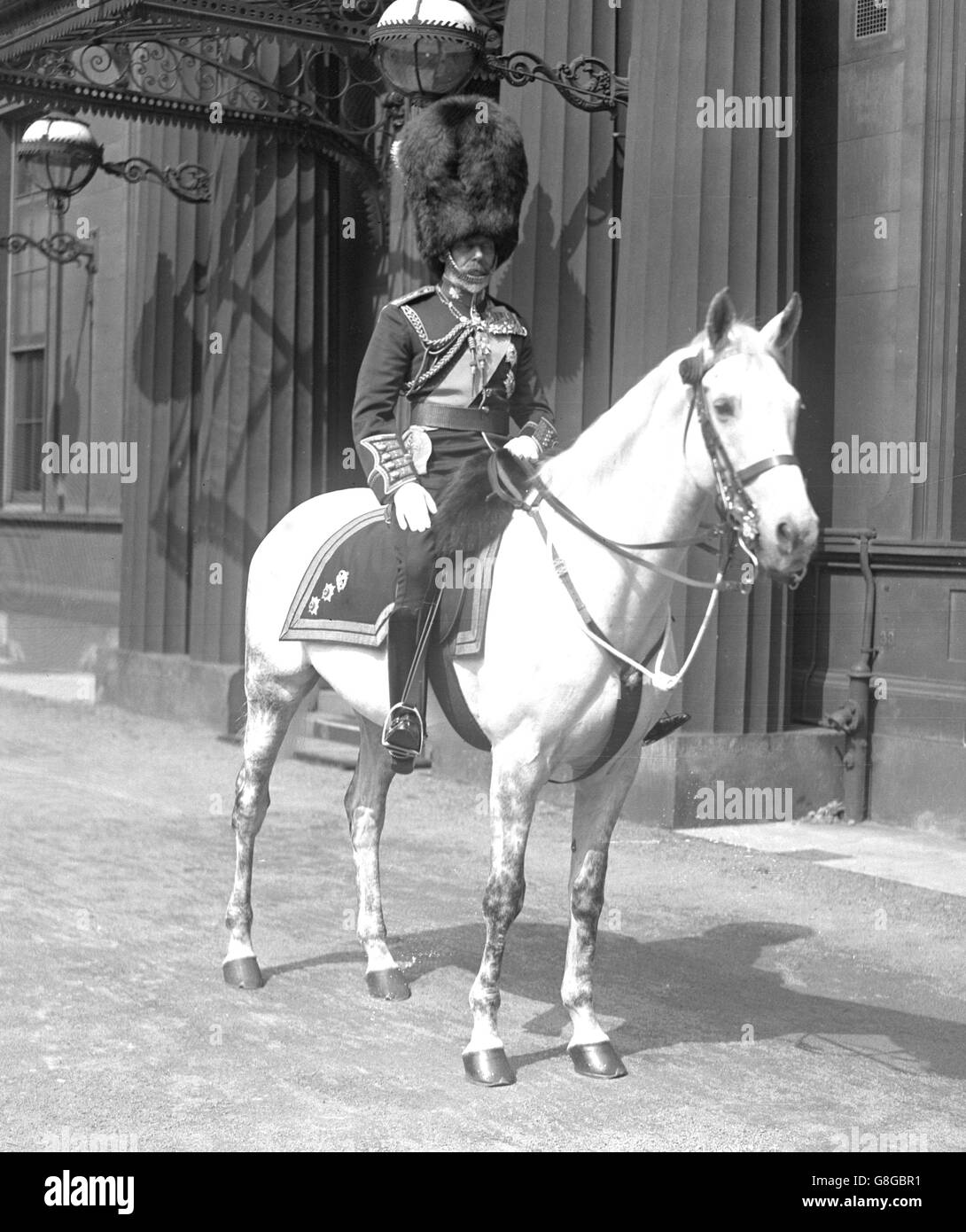 King George V auf Silver Mark am Buckingham Palace für Trooping the Color. Stockfoto