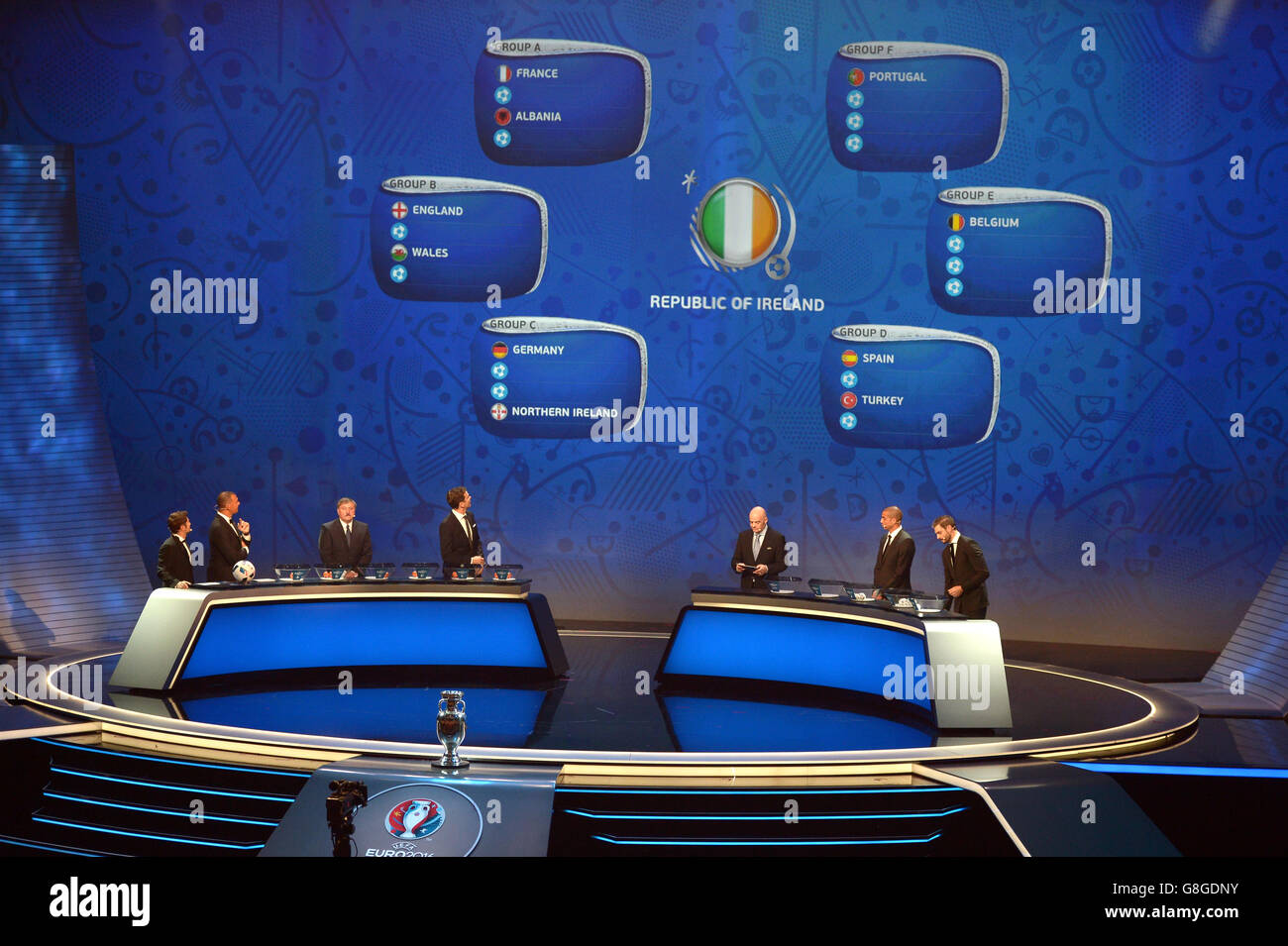 Auslosung der UEFA Euro 2016 - Paris. Die Republik Irland wird in der Gruppe E während der Auslosung der UEFA Euro 2016 in Paris, Frankreich, gezogen. Stockfoto