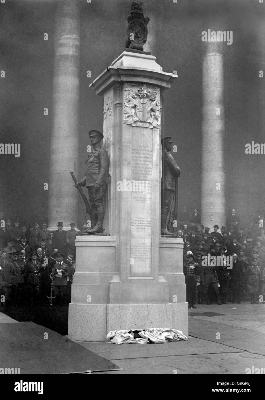 Der Herzog von York enthüllt das Denkmal für die Londoner Truppen vor der Royal Exchange. Stockfoto