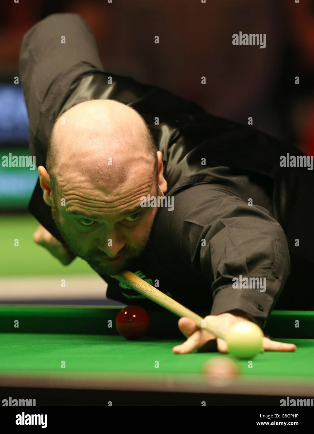 Jamie Burnett im Einsatz gegen John Higgins am 9. Tag der 2015 Betway UK Snooker Championship beim York Barbican, York. DRÜCKEN Sie VERBANDSFOTO. Bilddatum: Donnerstag, 3. Dezember 2015. Siehe PA Story SNOOKER York. Bildnachweis sollte lauten: Simon Cooper/PA Wire Stockfoto