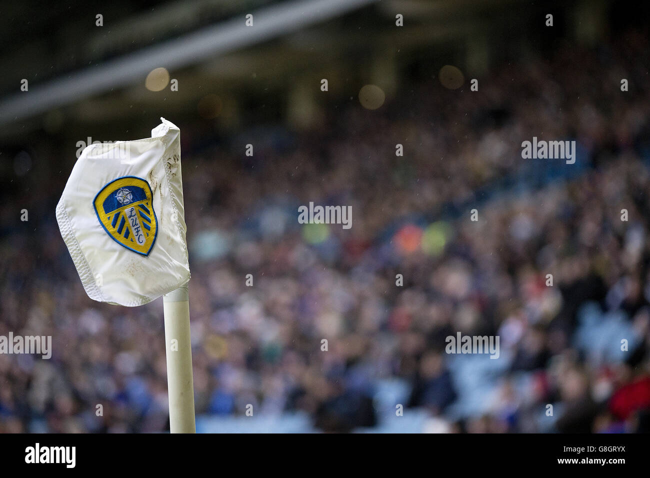 Eine Leeds United-Eckflagge während des Sky Bet Championship-Spiels in der Elland Road, Leeds. DRÜCKEN SIE VERBANDSFOTO. Bilddatum: Samstag, 5. Dezember 2015. Siehe PA Geschichte FUSSBALL Leeds. Bildnachweis sollte lauten: Barrington Coombs/PA Wire. Stockfoto