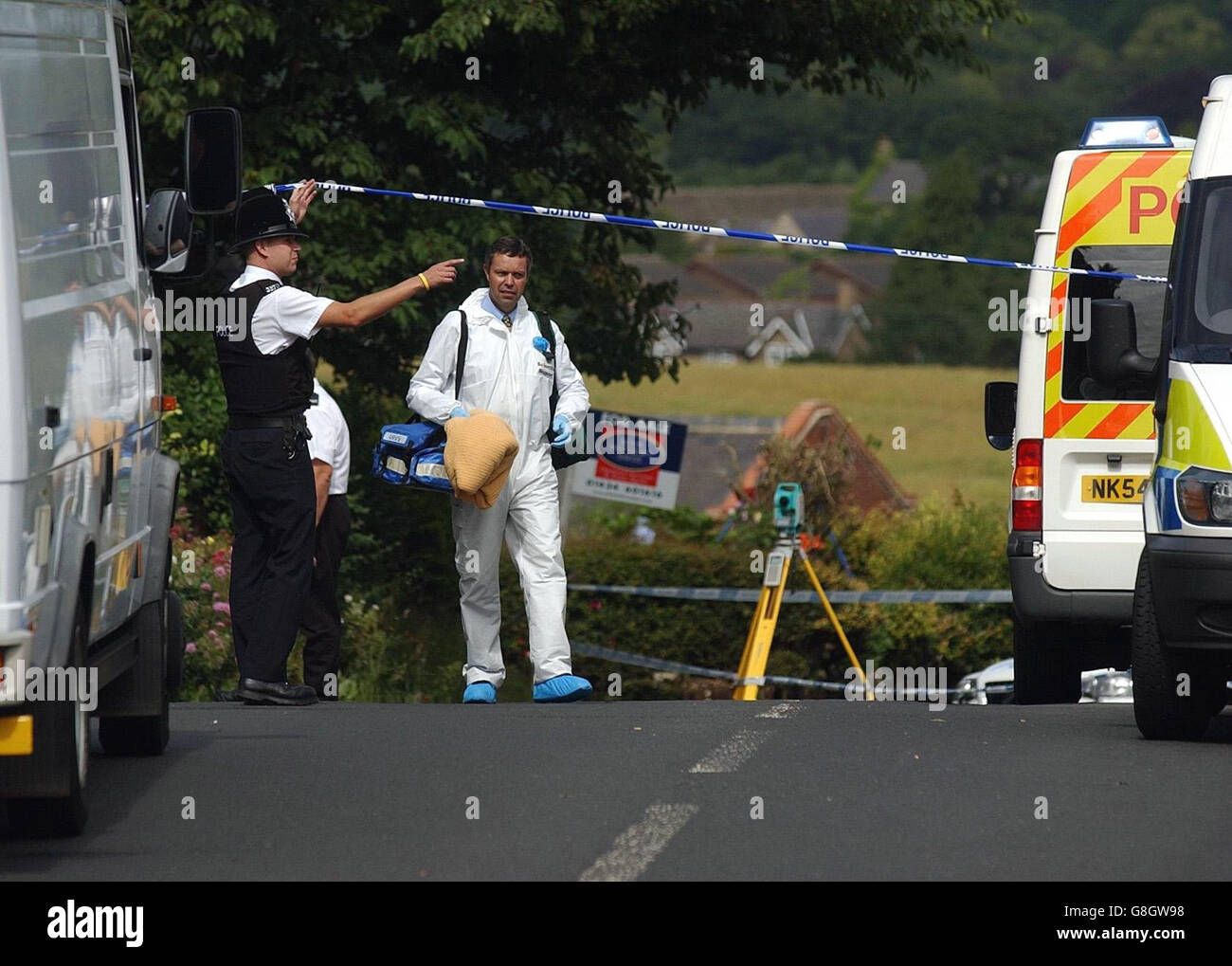Die Szene im Dorf Stocksfield, Northumbria, nachdem gestern Abend ein 42-jähriger Mann von der Polizei in einem nahe gelegenen Haus erschossen wurde. Schusswaffenoffiziere wurden ins Haus gerufen, nachdem berichtet wurde, dass eine Frau auf der Straße angegriffen wurde. Stockfoto