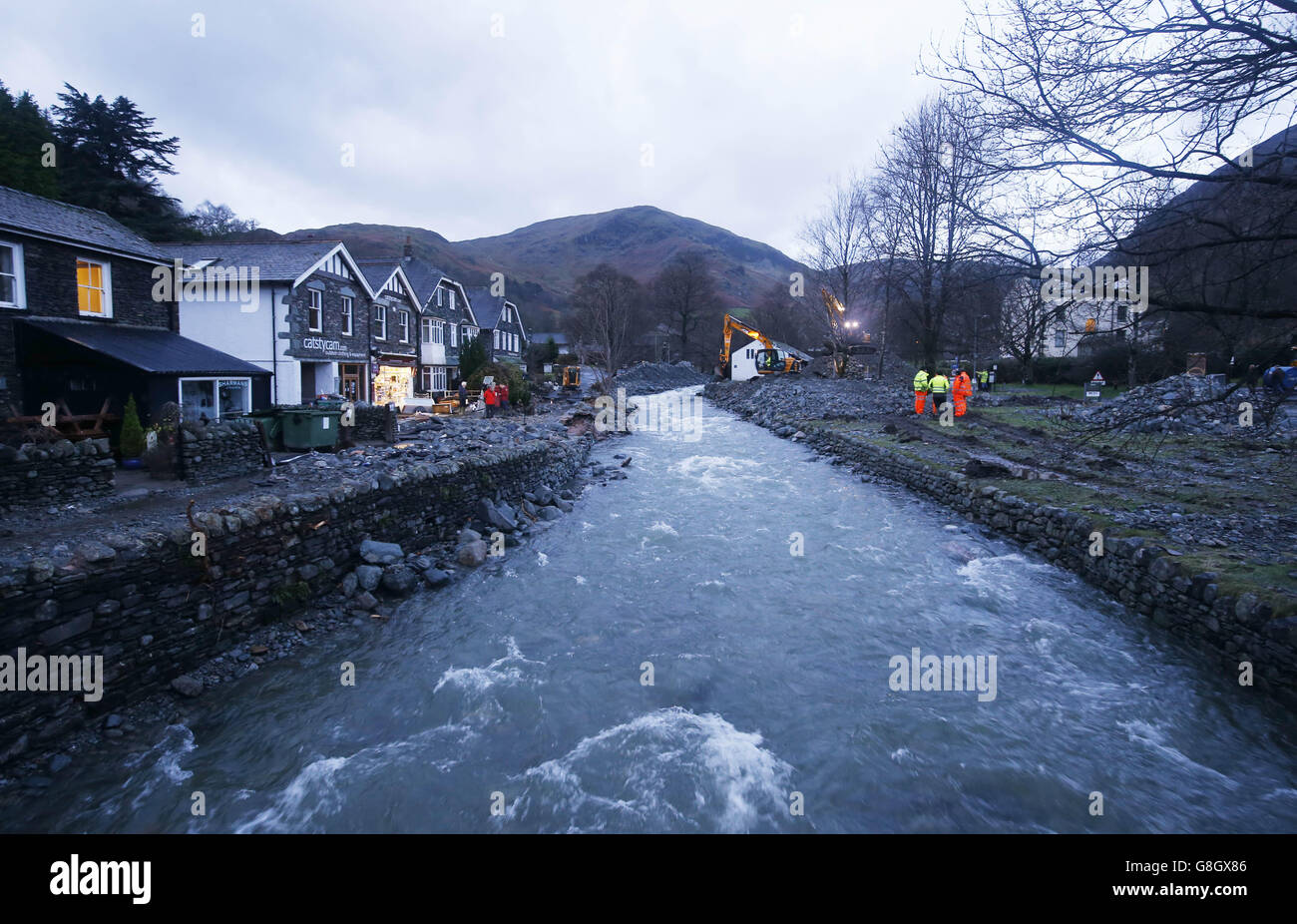 Glenridding nach dem Fluss in der Stadt in Cumbria platzte wieder seine Ufer nach anhaltenden Niederschlägen letzte Nacht. Stockfoto