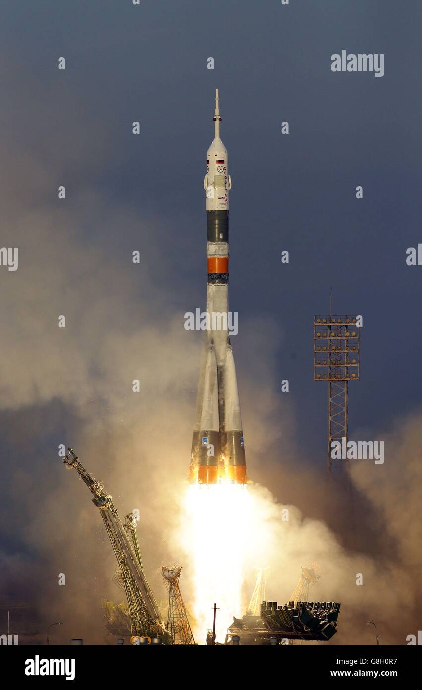 Der britische Astronaut Tim Peake mit den Besatzungsmitgliedern Yuri Malenchenko und Tim Kopra ist vom Kosmodrom Baikonur in Kasachstan abgefahren, um ihre Reise zur Internationalen Raumstation zu beginnen. Stockfoto