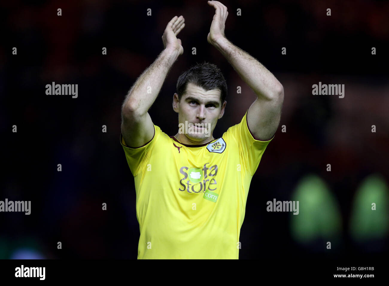 Sam Vokes von Burnley applaudiert den Fans nach dem Sky Bet Championship-Spiel im Riverside Stadium, Middlesbrough. Stockfoto