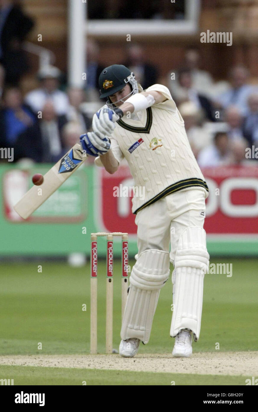 Cricket - The Ashes - npower First Test - England gegen Australien - Lord's. Der Australier Michael Clarke erzielt Runs. Stockfoto