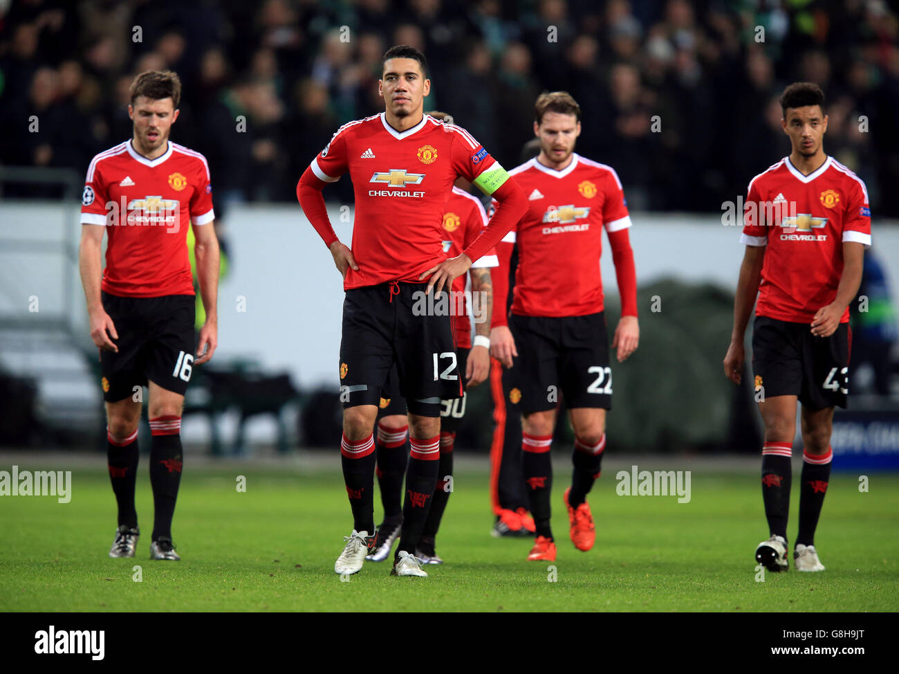 (L-R) Michael Carrick, Chris Smalling, Nick Powell und Cameron Borthwick-Jackson von Manchester United stehen nach dem letzten Pfiff niedergeschlagen Stockfoto
