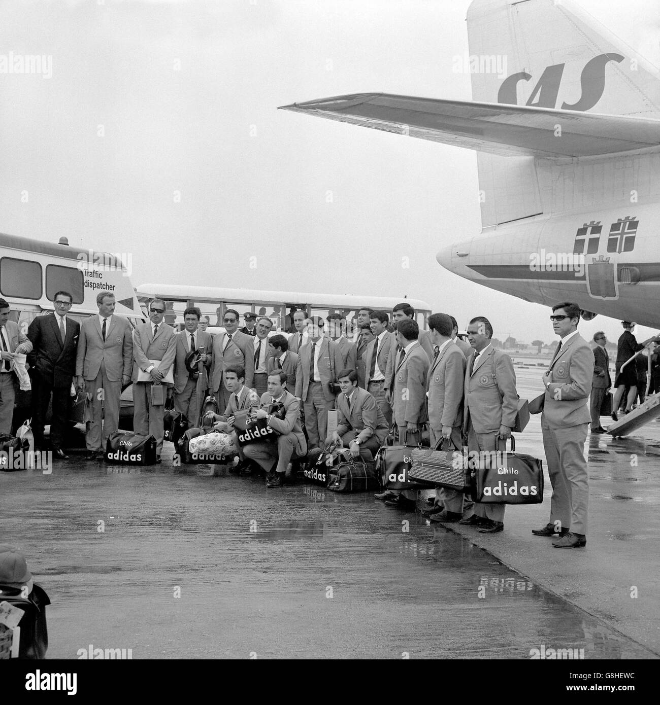 Fußball Welt Cup England 1966 Chile Kader kommt am Flughafen London