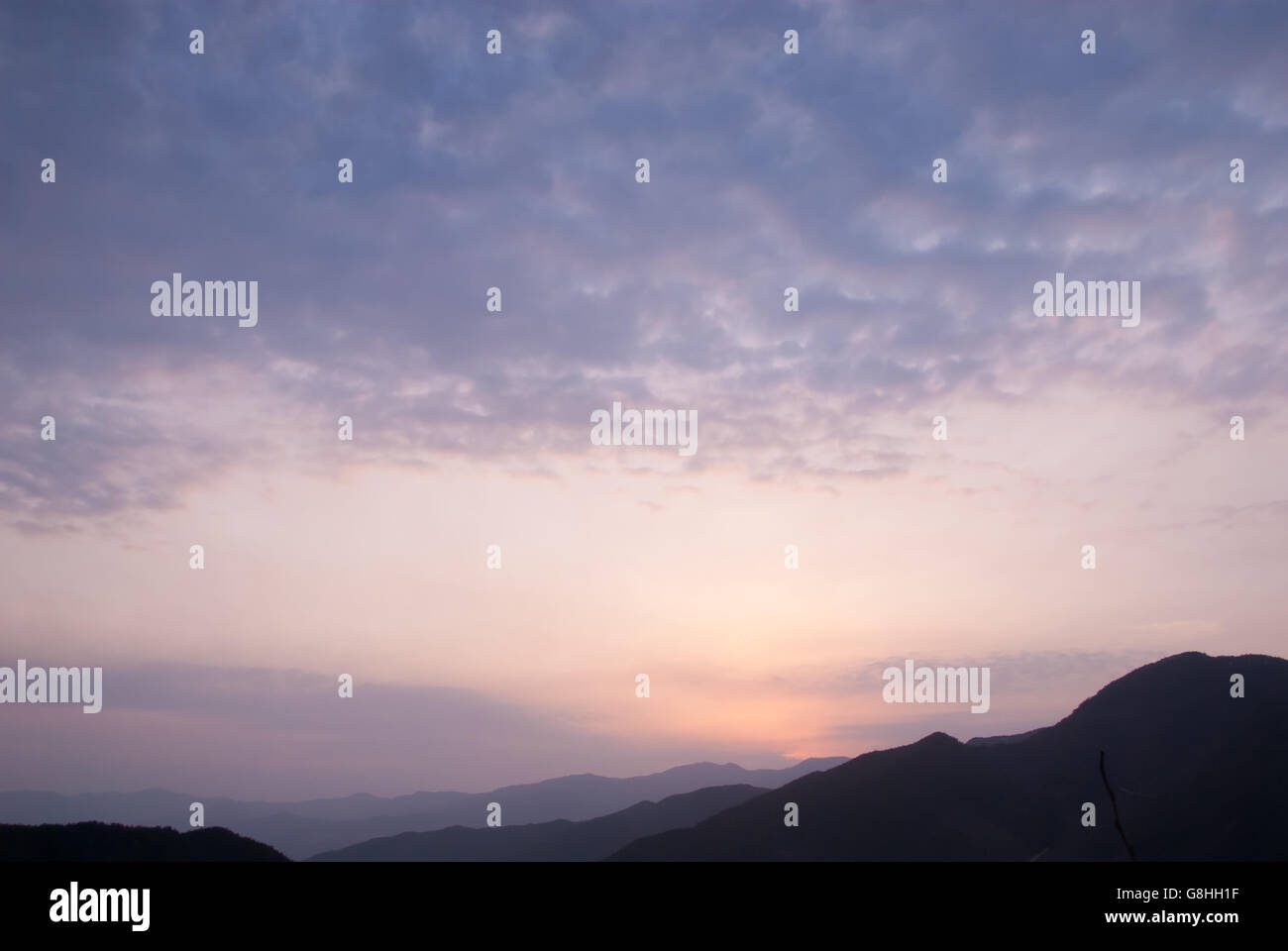 Sonnenuntergang in den Bergen Stockfoto