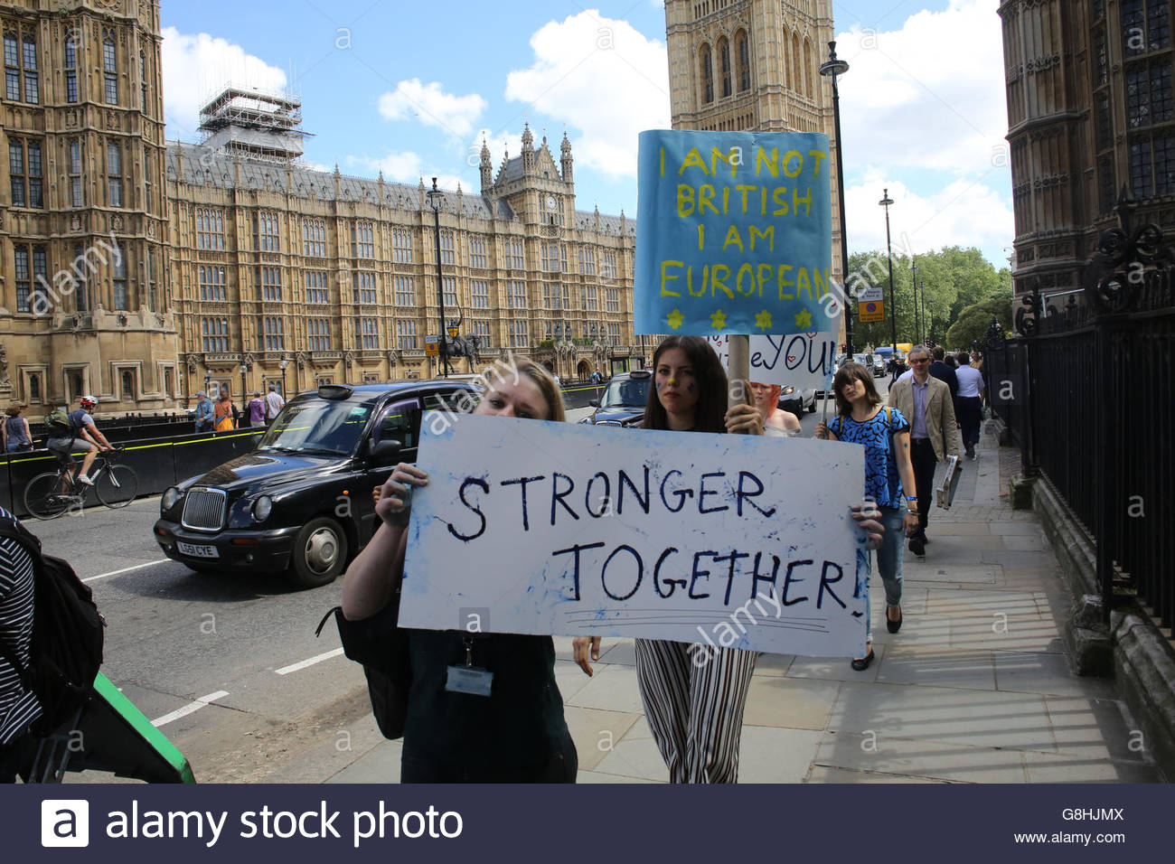 Westminster, London, Demonstranten halten Schilder aus Protest gegen das Brexit Ergebnis Stockfoto