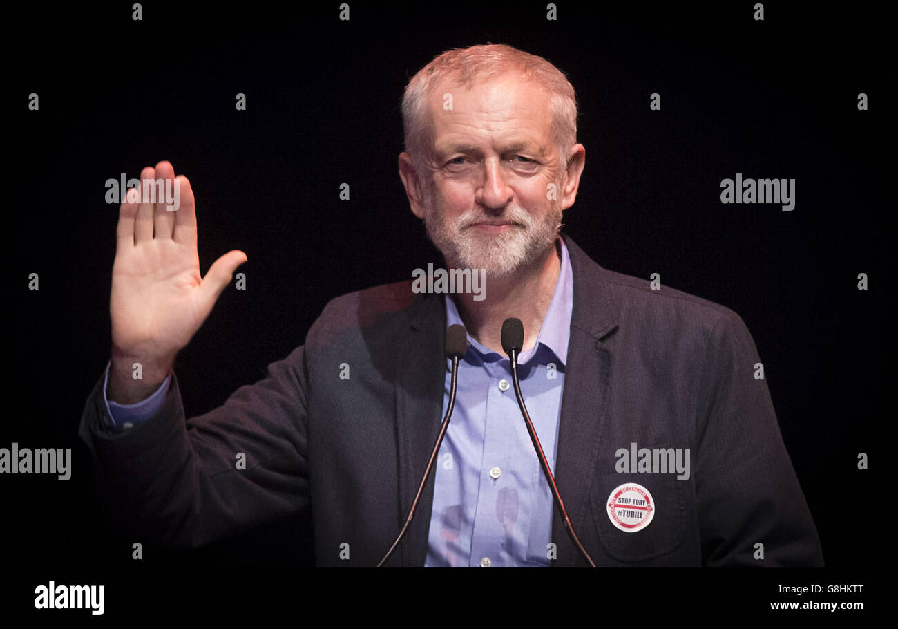 Labour-Chef Jeremy Corbyn spricht bei einer TUC-Kundgebung in der Glasgow Royal Concert Hall in Schottland. Stockfoto