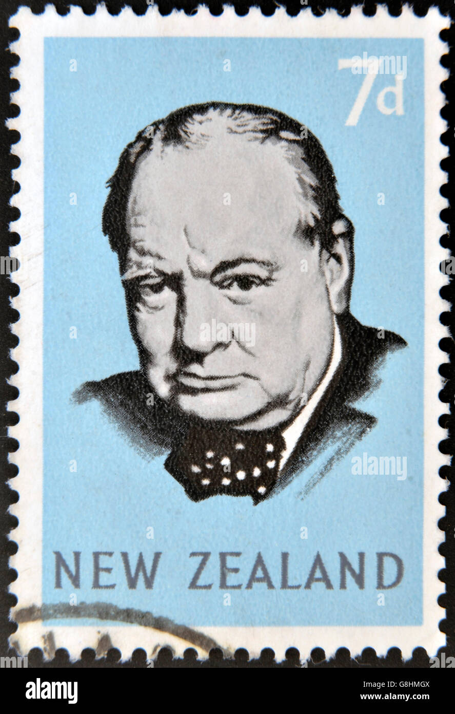 Neuseeland - ca. 1965: Briefmarke gedruckt in Neuseeland zeigt Sir Winston Churchill, ca. 1965 Stockfoto