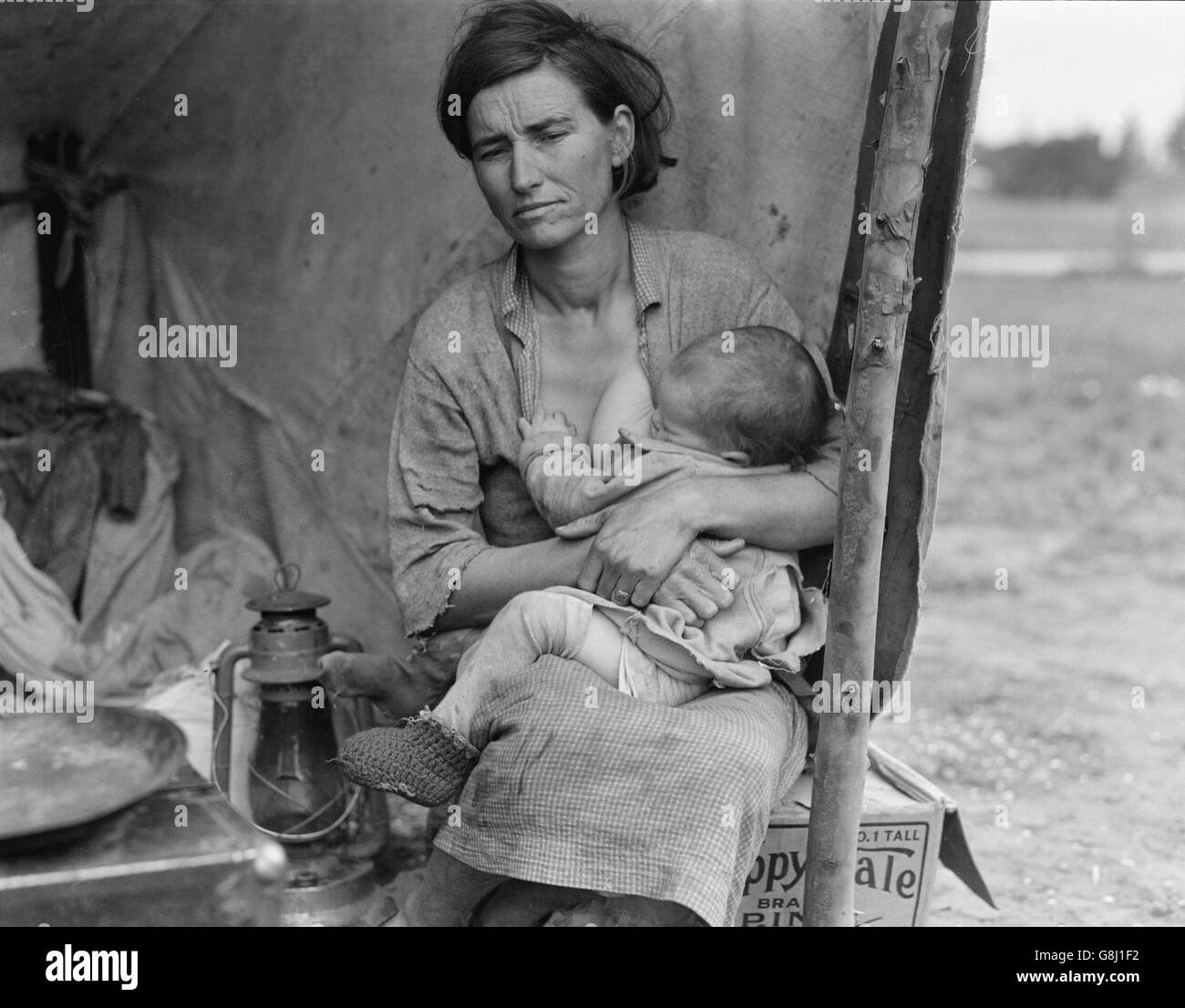 Migrant Mother, Florence Thompson mit einem ihrer Kinder im Zelt im Camp Migrant, Nipomo, Kalifornien, USA, Dorothea Lange für Farm Security Administration, März 1936 Stockfoto