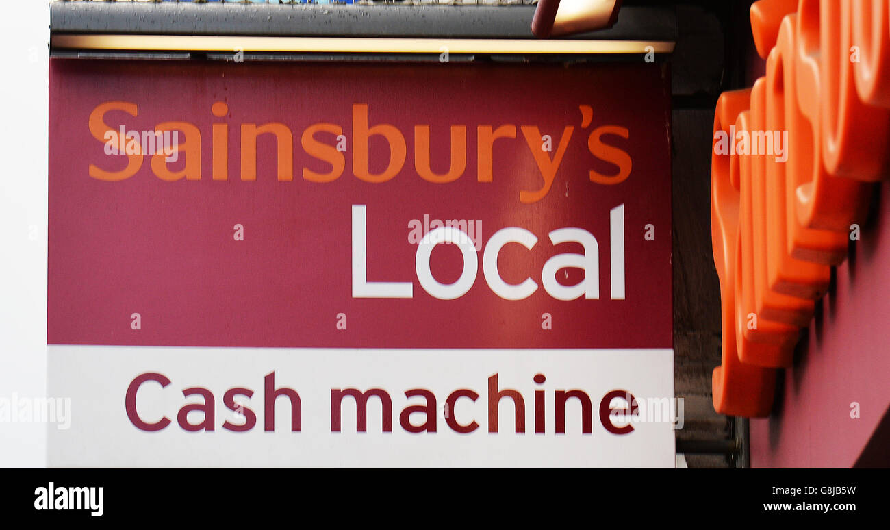 Sainsbury-Aktie. Der lokale Minimarkt von Sainsbury in Wooford Green Essex. Stockfoto