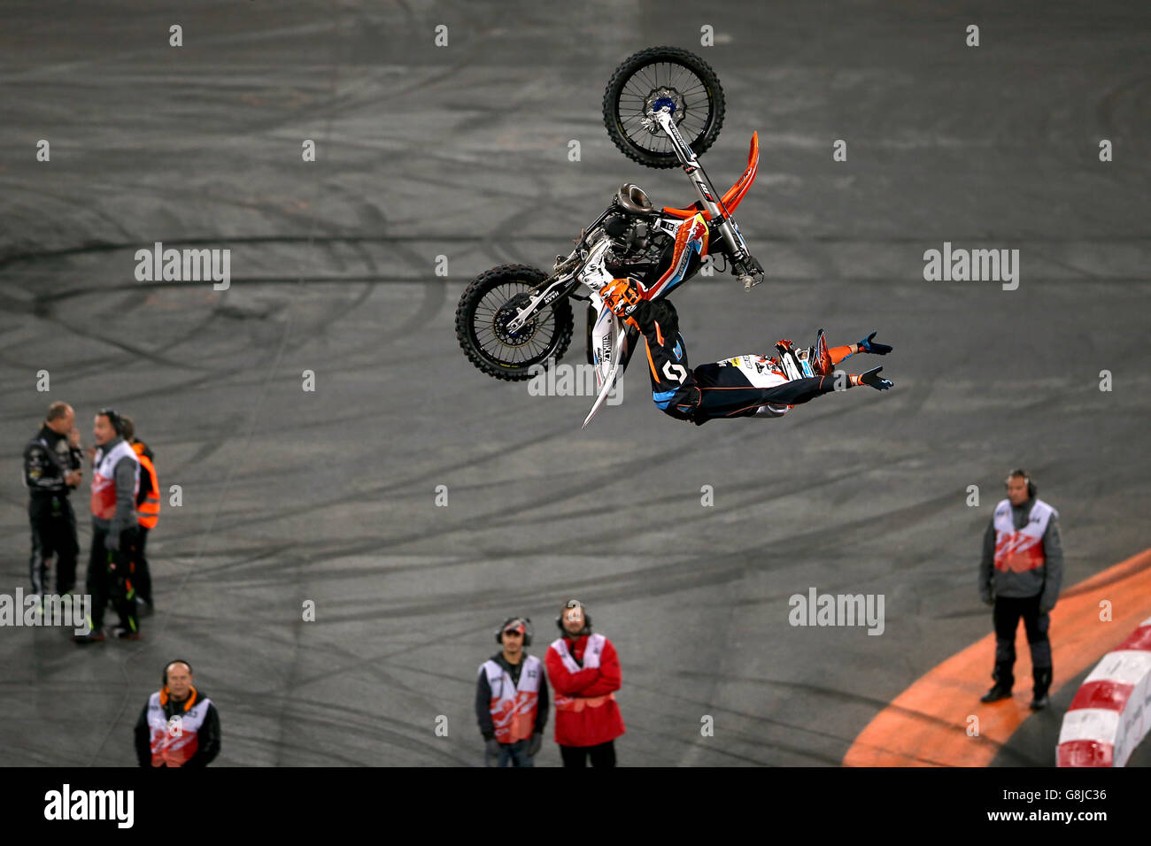 Rennen der Champions - Tag 1 - Olympiastadion. FMX Freestyle Motocross-Fahrer treten beim Race of Champions auf Stockfoto