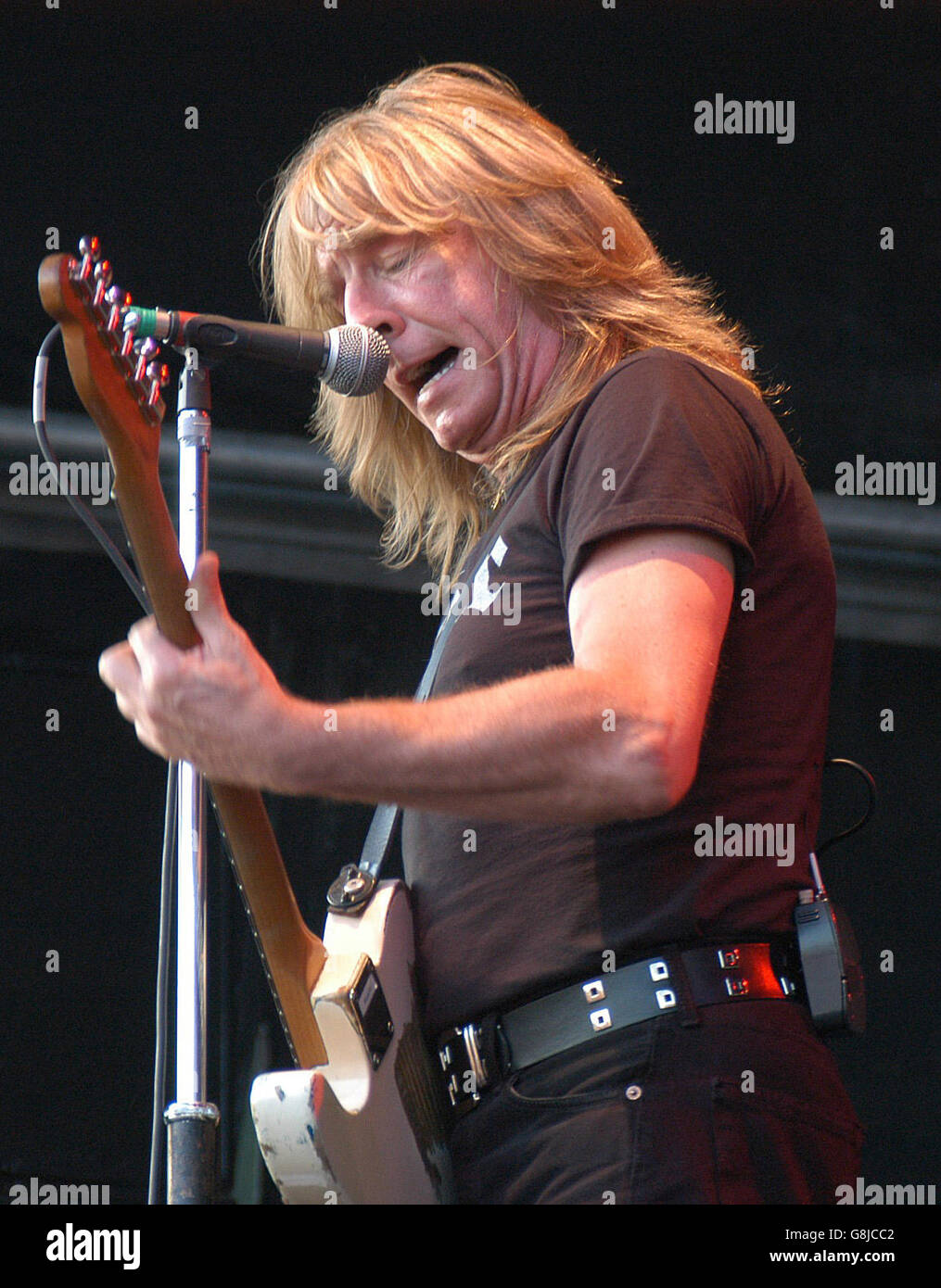 Musik - Guilfest Music Festival 2005 - Stoke Park. Rick Parfitt von Status Quo auf der Bühne. Stockfoto