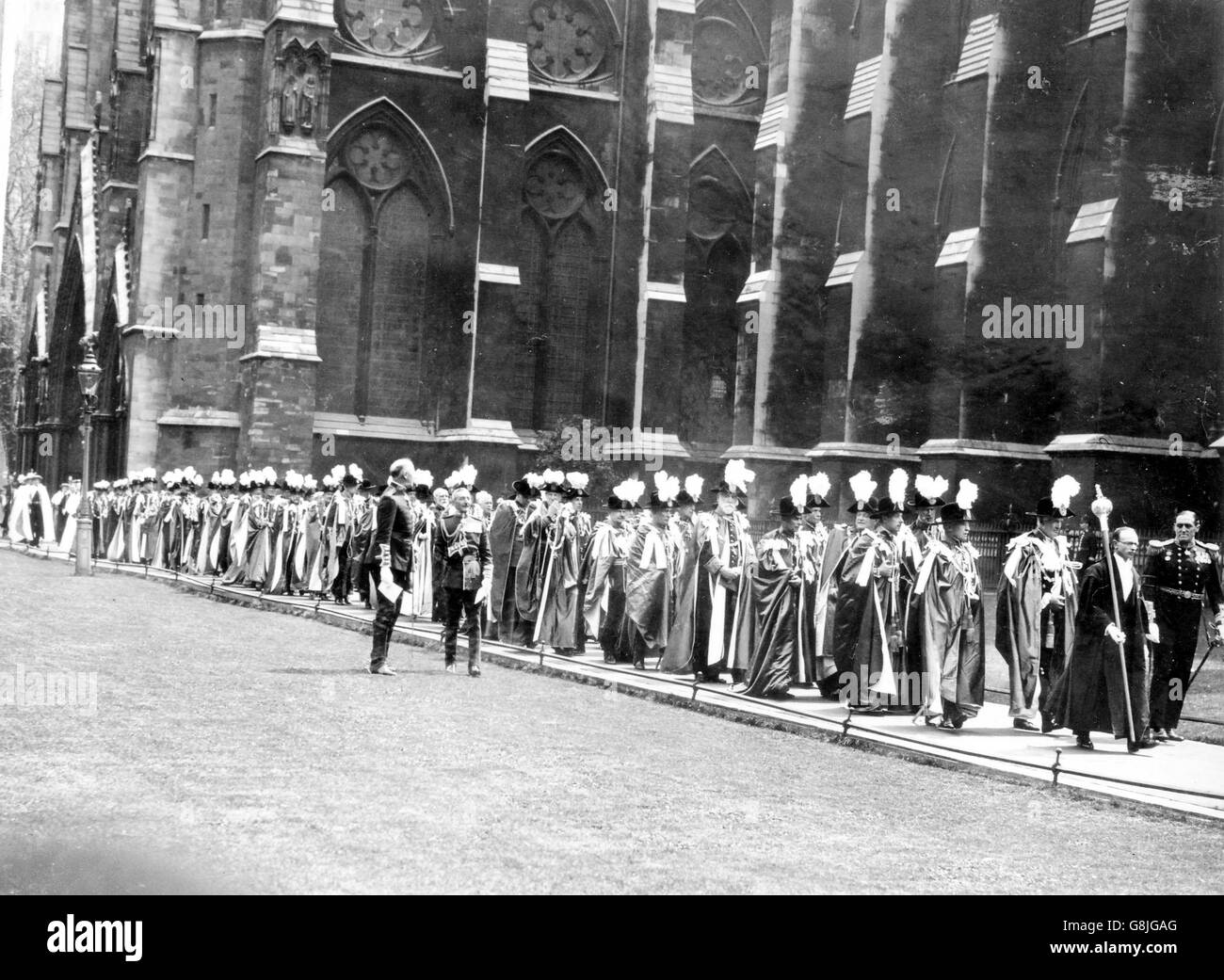 Prozession der Ritter des Ehrenhaften Ordens der Bad zu einer Installationszeremonie in Westminster Abbey Stockfoto