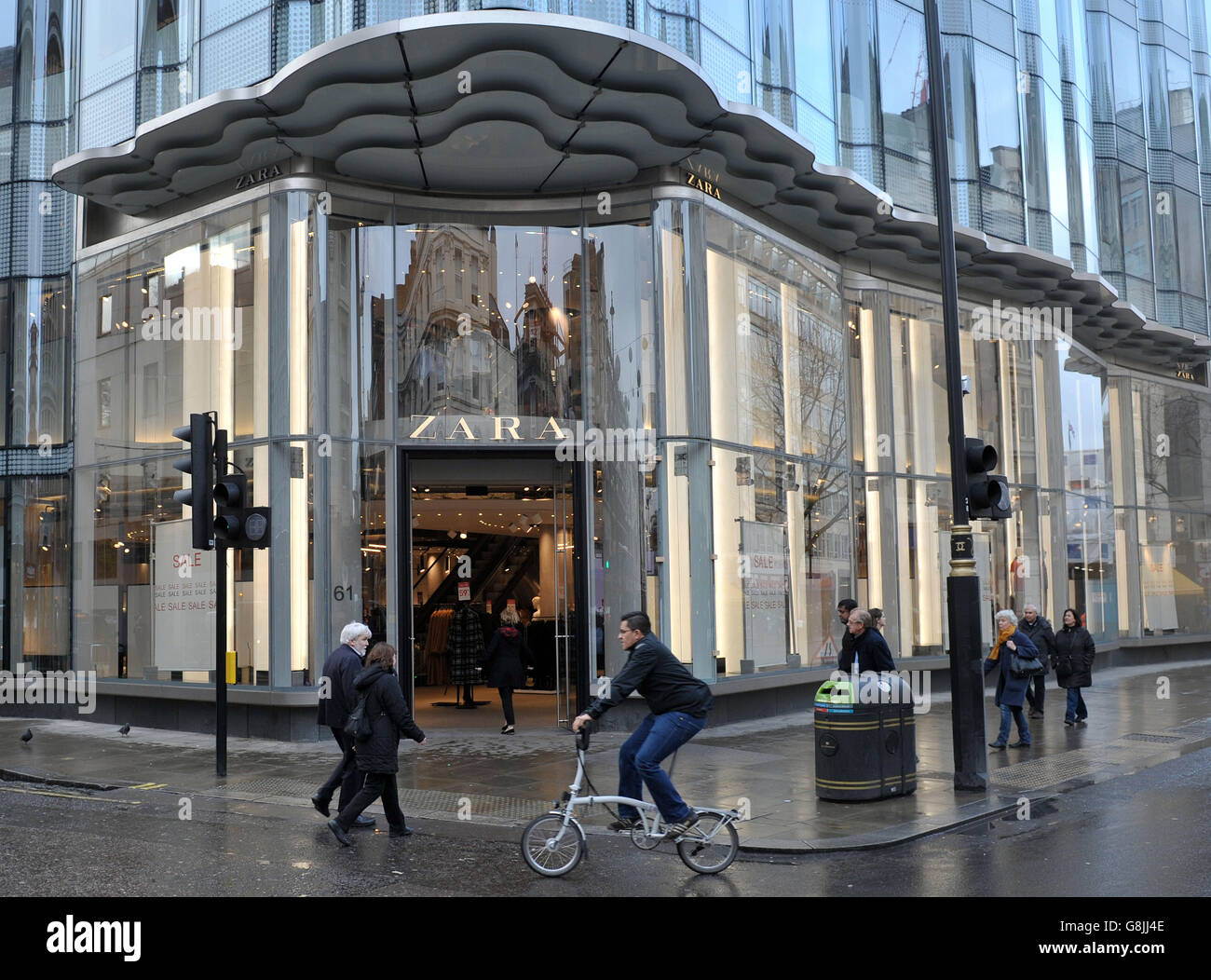 Das Zara-Geschäft in der Oxford Street im Zentrum von London  Stockfotografie - Alamy