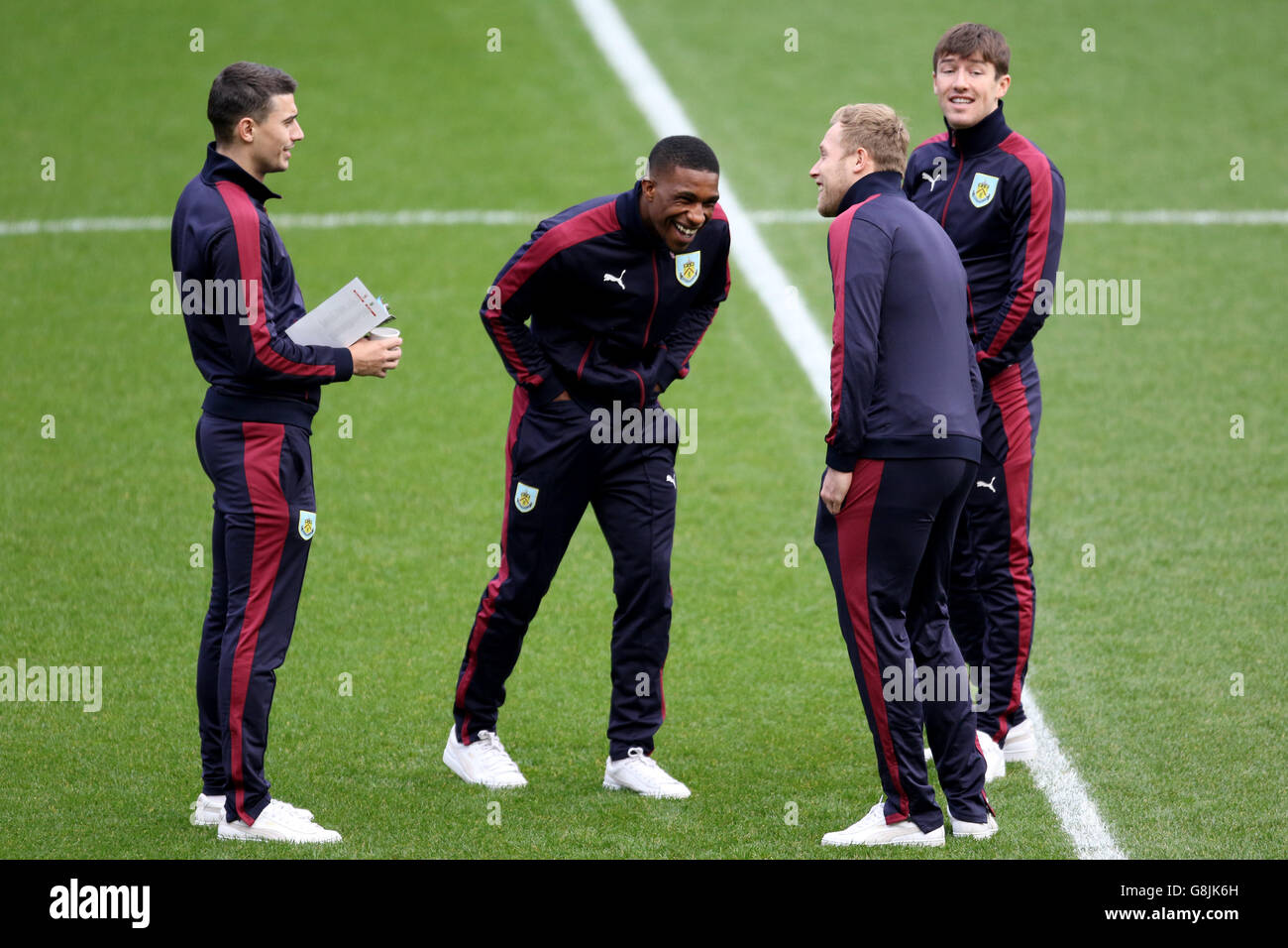 Middlesbrough gegen Burnley - Emirates FA Cup - Dritte Runde - Riverside Stadium. Burnley-Spieler gehen vor dem Spiel auf den Platz Stockfoto