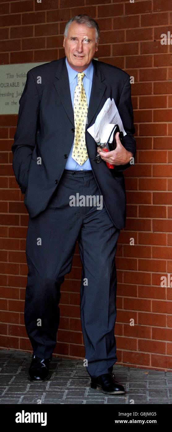 Vorsitzender des Gouverneursrates der St. Christophers School Burnham on Sea Sommerset, Jefferson Horsley am Swindon County Court. Stockfoto