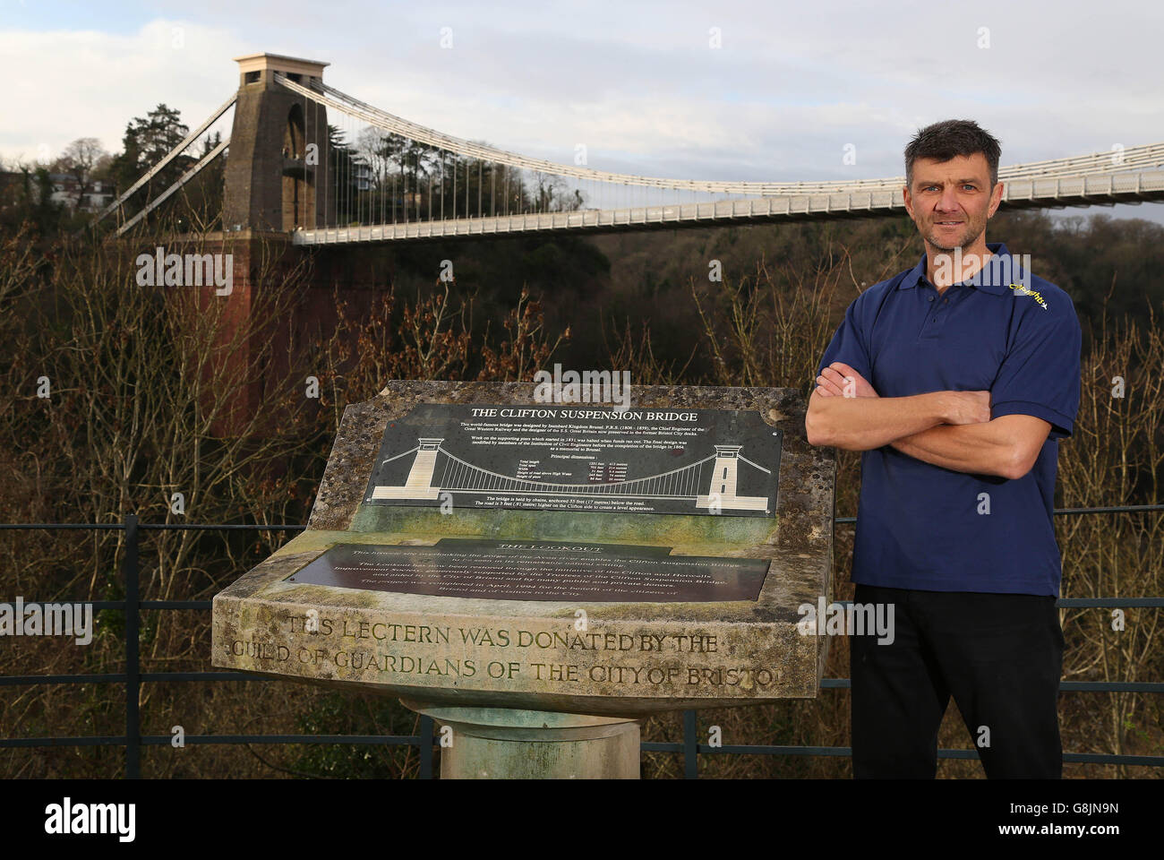 Stuntman Gary Connery steht vor der Clifton Suspension Bridge in Bristol vor seiner weltweit ersten Wingsuit-Flugleistung nächste Woche, in Zusammenarbeit mit Cheapflights, die ihn während des Fluges unter die Struktur bringen und Geschwindigkeiten von bis zu 100 Meilen pro Stunde erreichen wird. Stockfoto