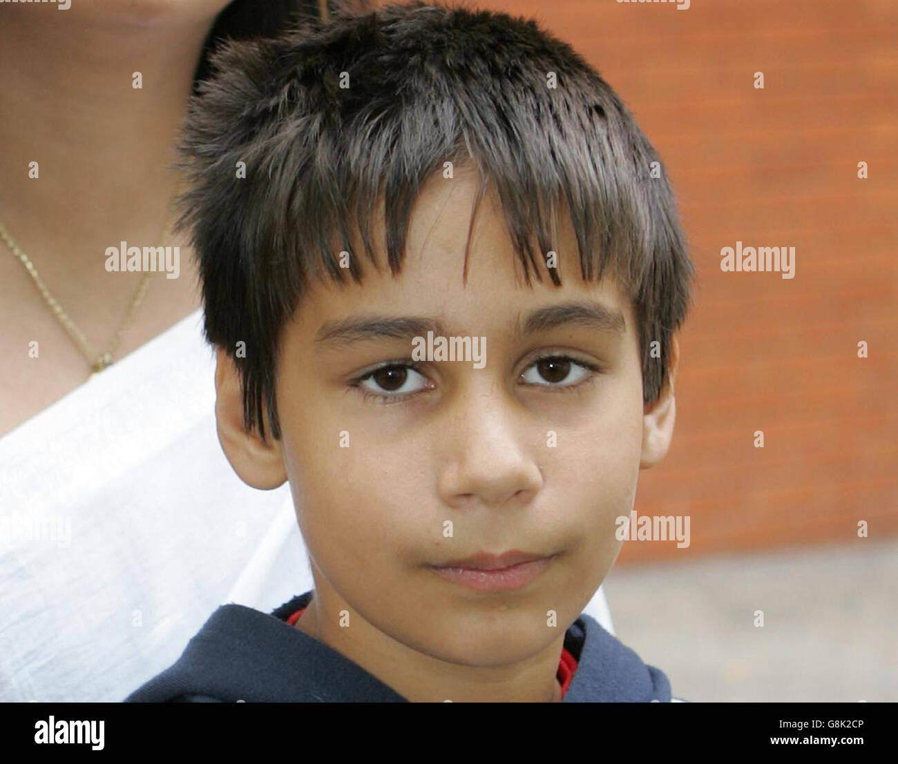 Mikhail Smethurst, dessen Eltern Rassendiskriminierung, Viktimisierung, Belästigung und Batterie gegen die Schulleiterin Diane Symes und das Vertrauen, das die Schule leitete, geltend machen. Stockfoto